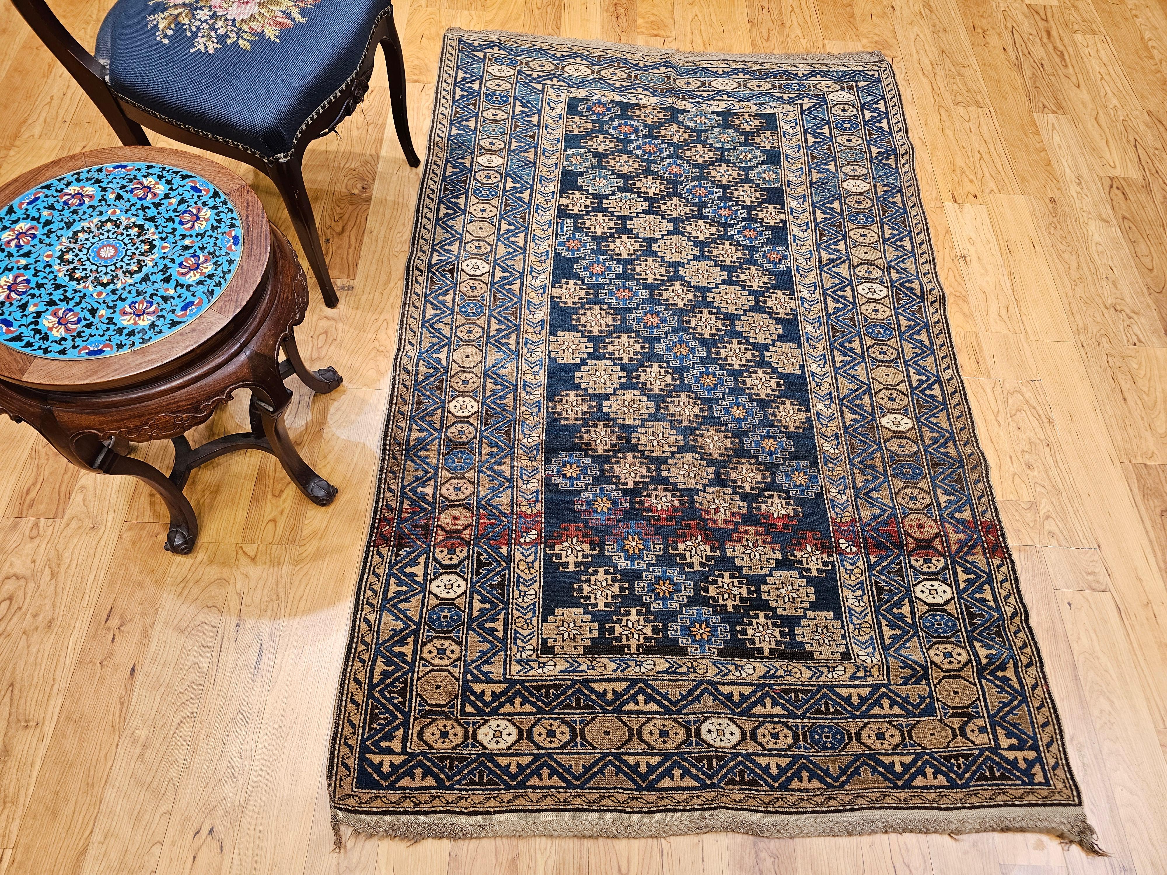 Tapis Shirvan caucasien du 19ème siècle à motif géométrique en vente 9