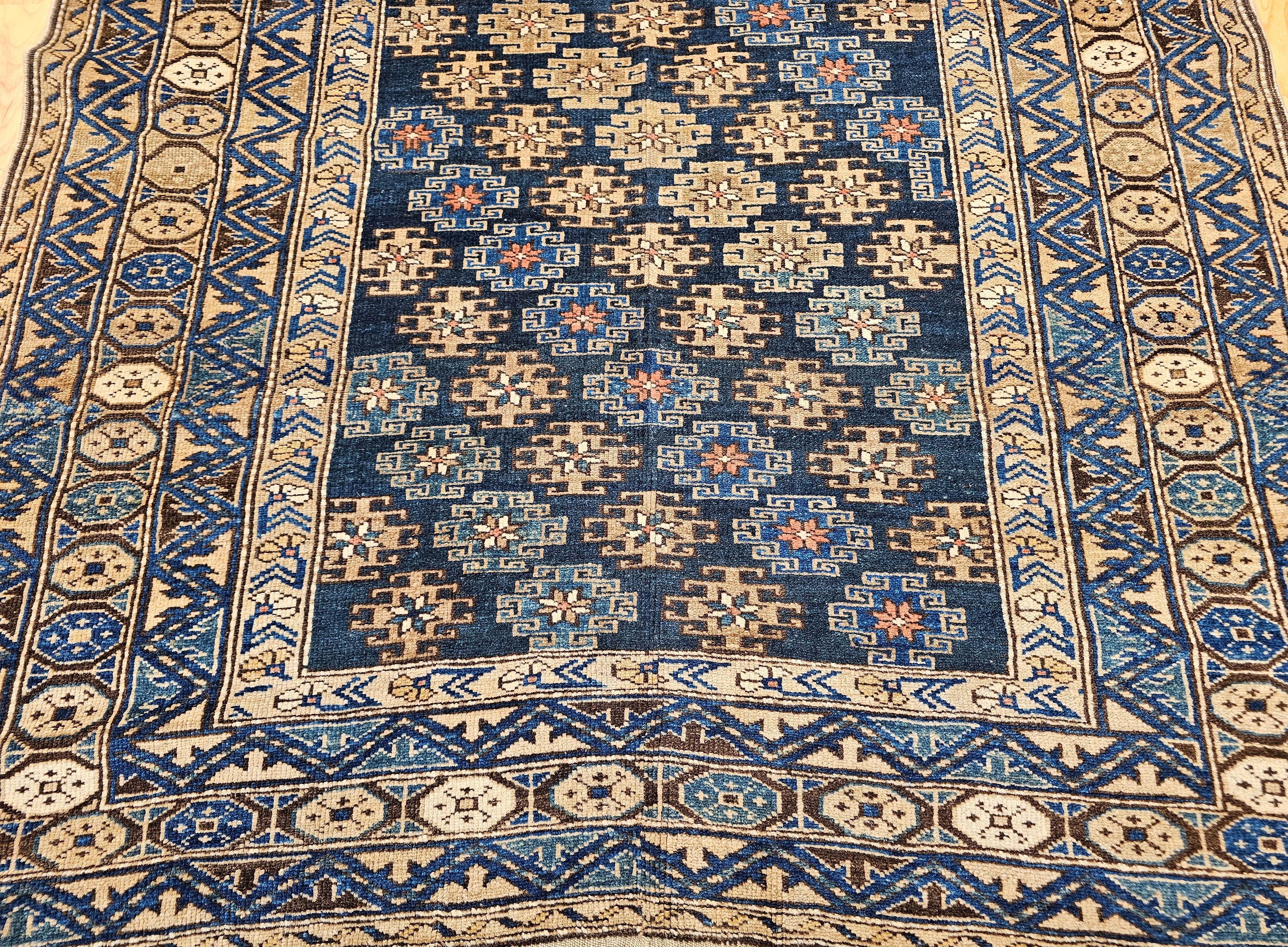 Caucasien Tapis Shirvan caucasien du 19ème siècle à motif géométrique en vente