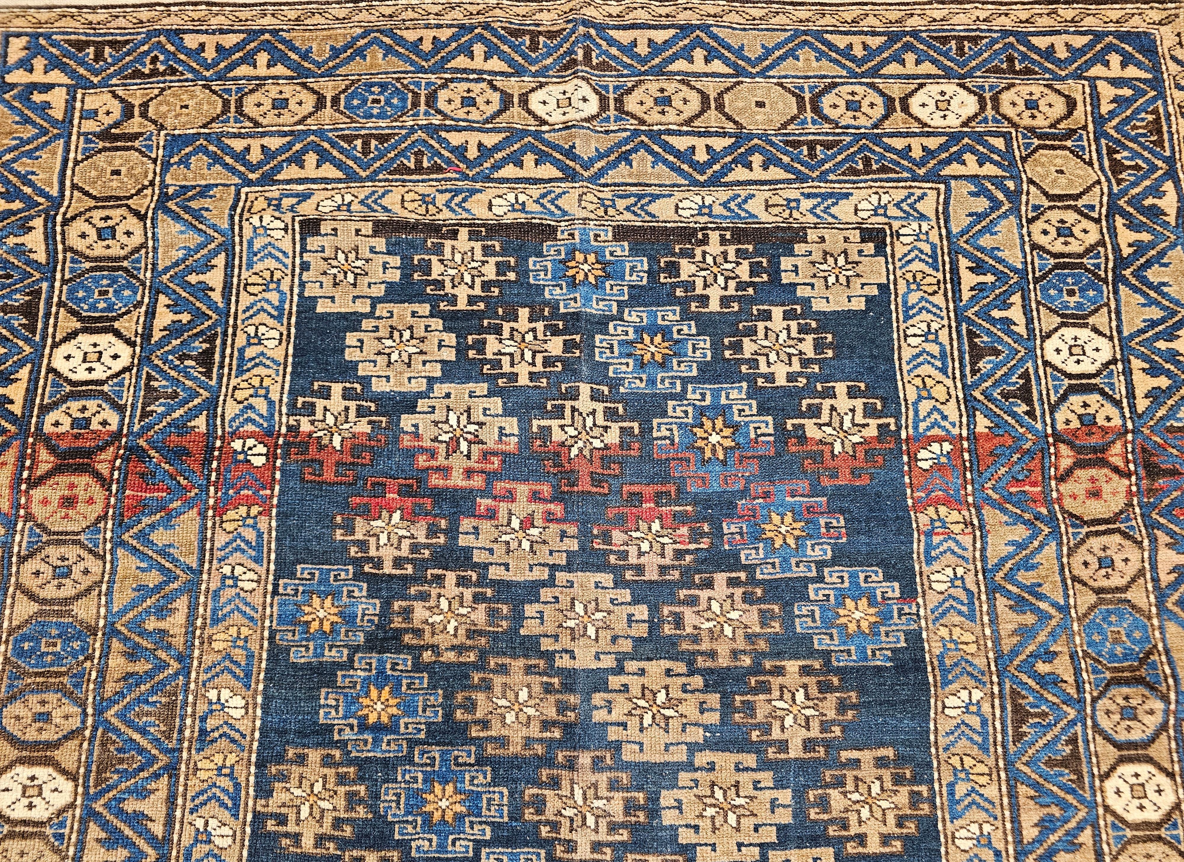 Tapis Shirvan caucasien du 19ème siècle à motif géométrique Bon état - En vente à Barrington, IL