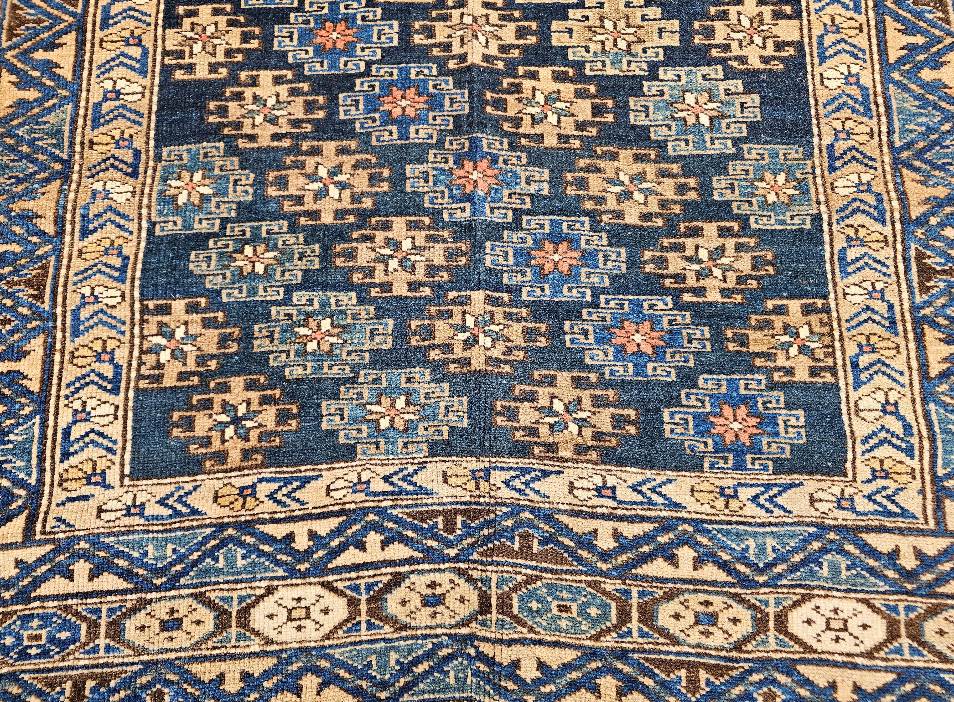 Laine Tapis Shirvan caucasien du 19ème siècle à motif géométrique en vente