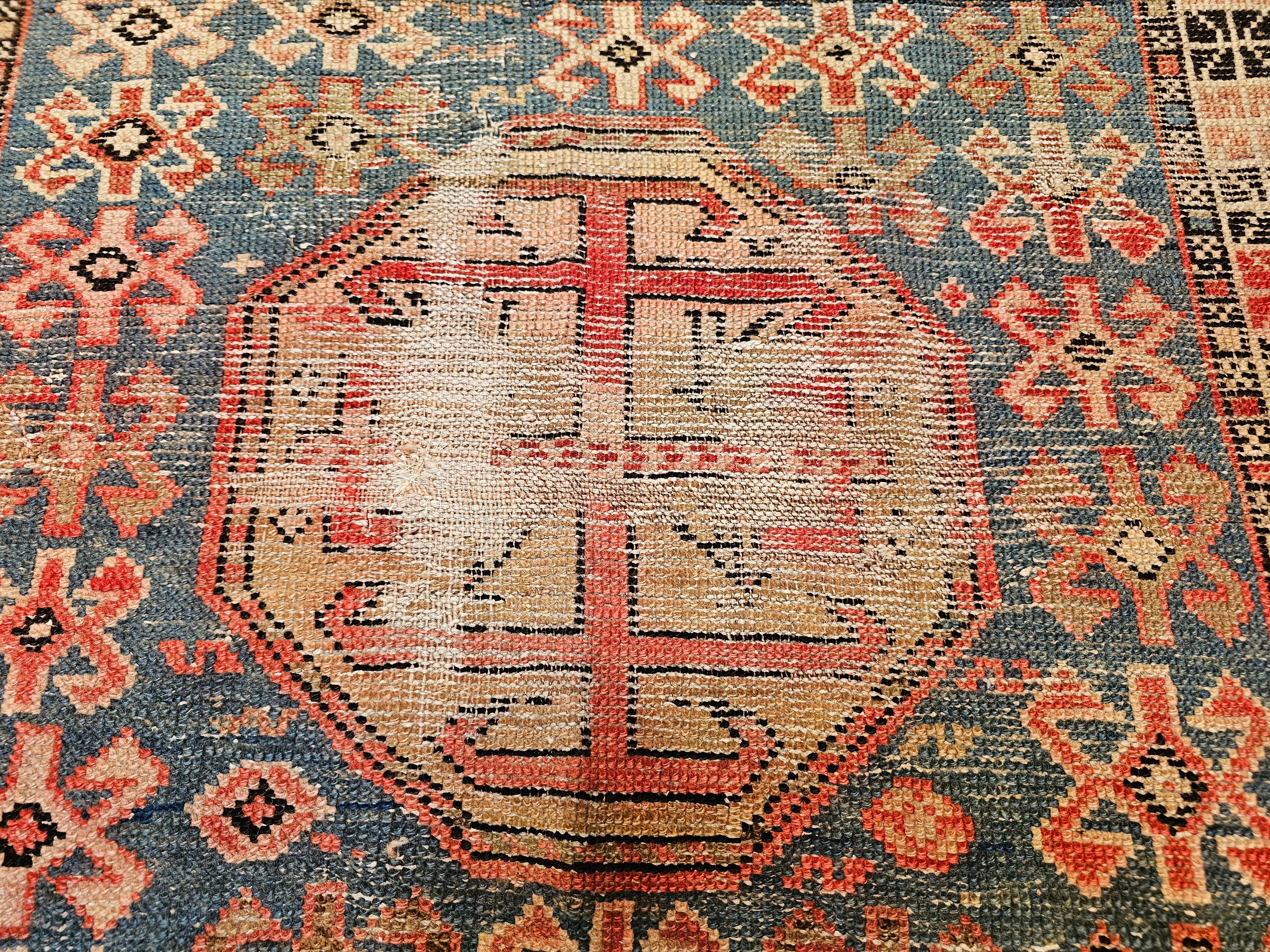 Tapis Shirvan caucasien du 19ème siècle à motif géométrique en bleu, rouge, ivoire en vente 3