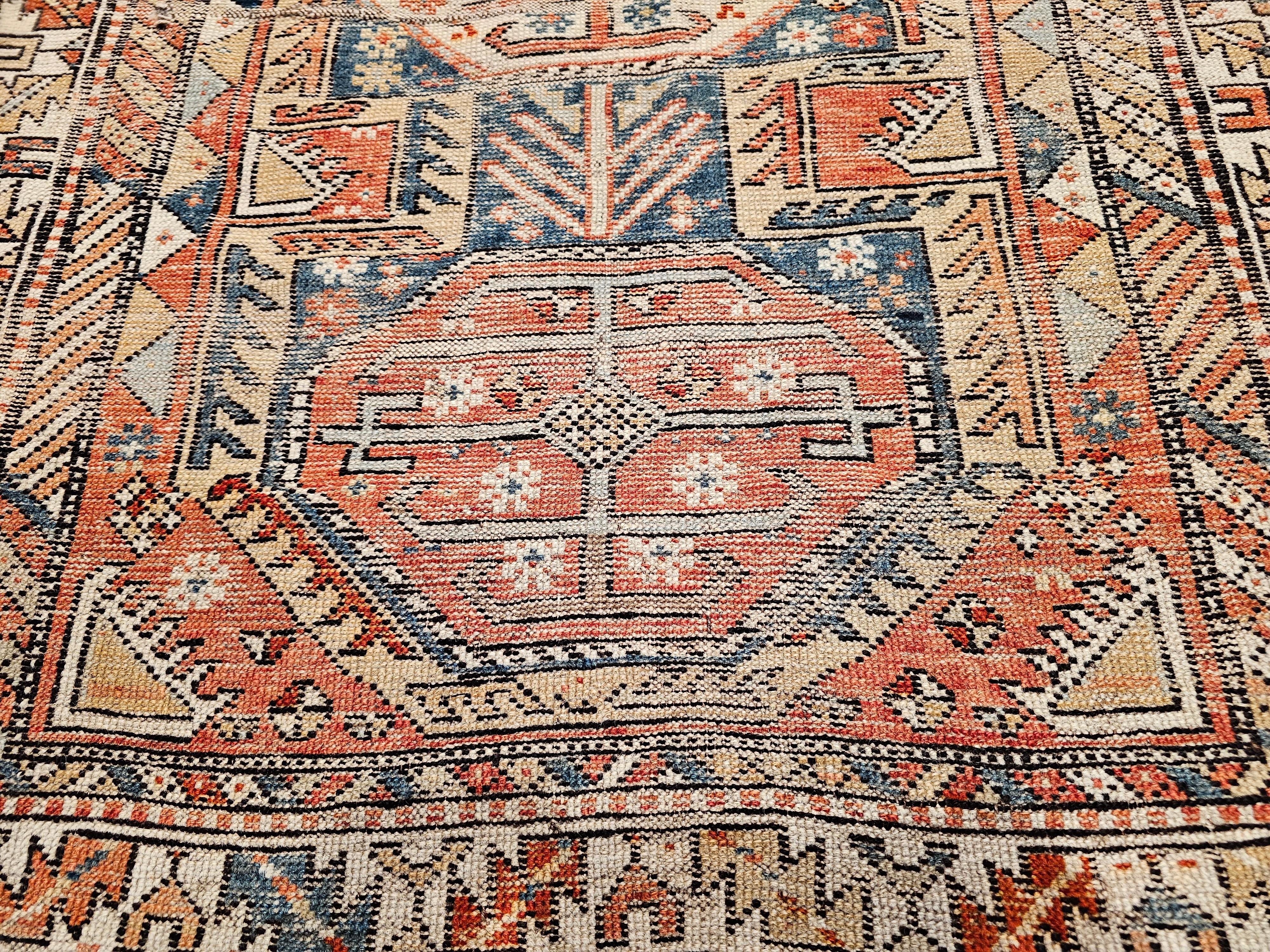 XIXe siècle Tapis Shirvan caucasien du 19ème siècle à motif géométrique en bleu, terre cuite en vente
