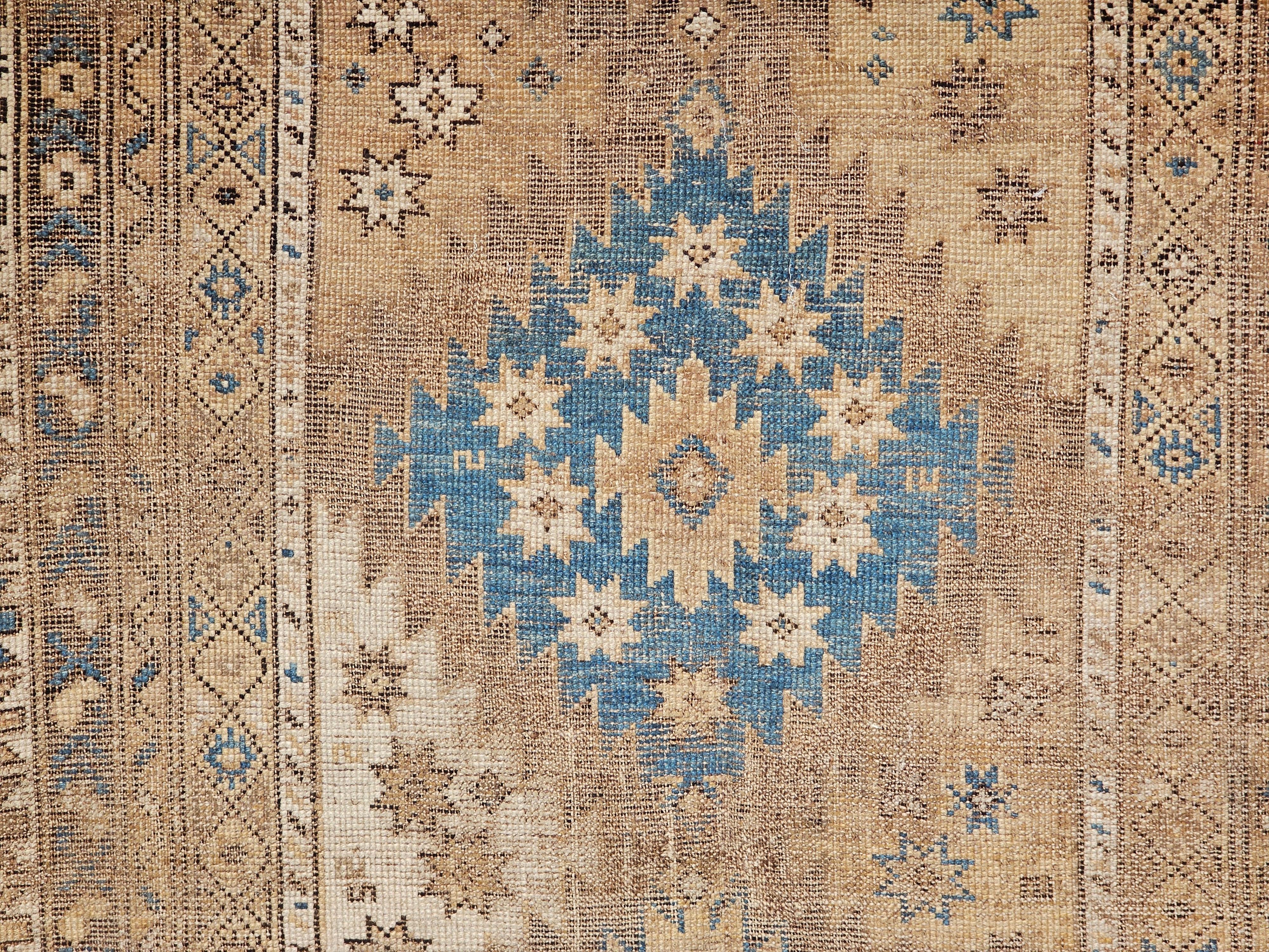 Tapis Shirvan caucasien du 19ème siècle en bleu français pâle, ivoire, chocolat en vente 5