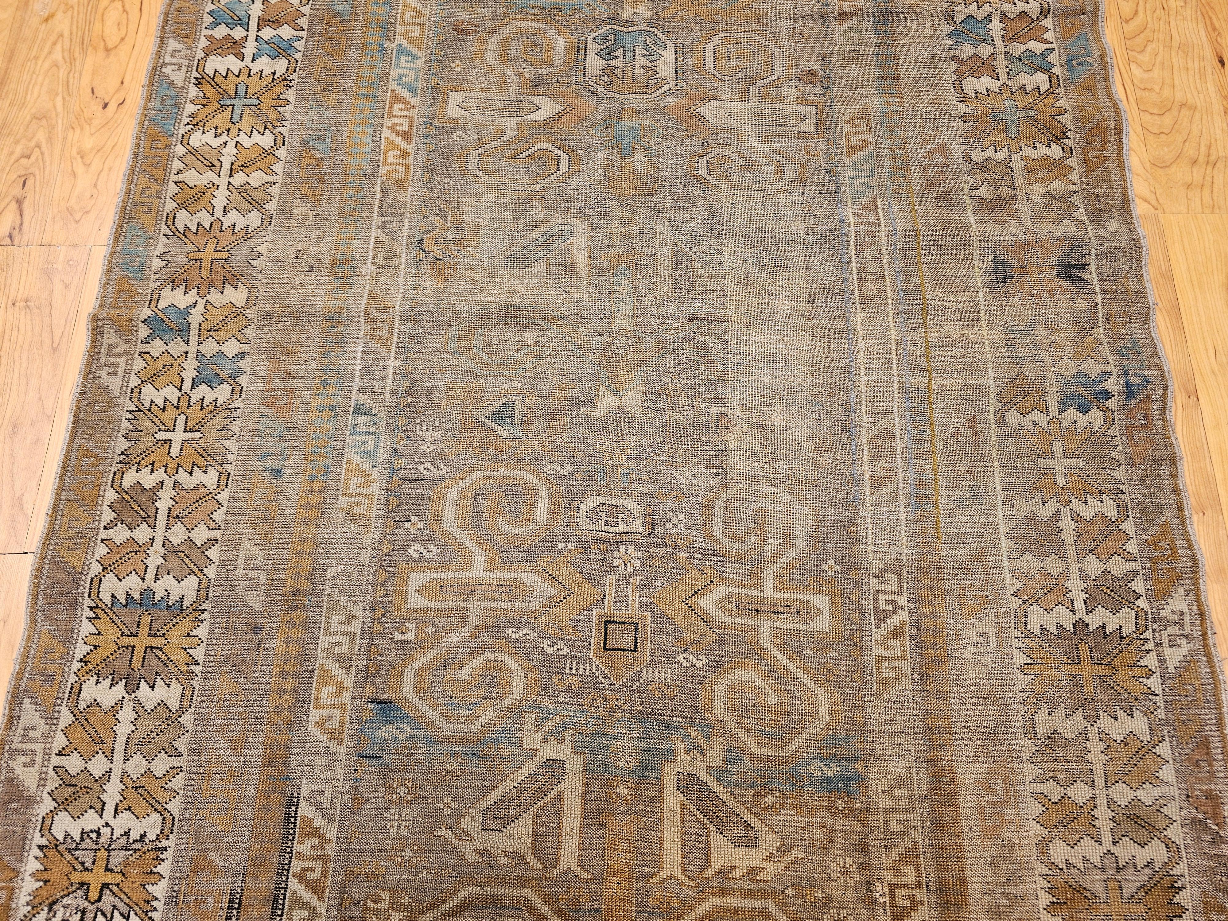 Alfombra caucásica del siglo XIX Shirvan Perpedil de pelo de camello, marfil y verde en venta 4