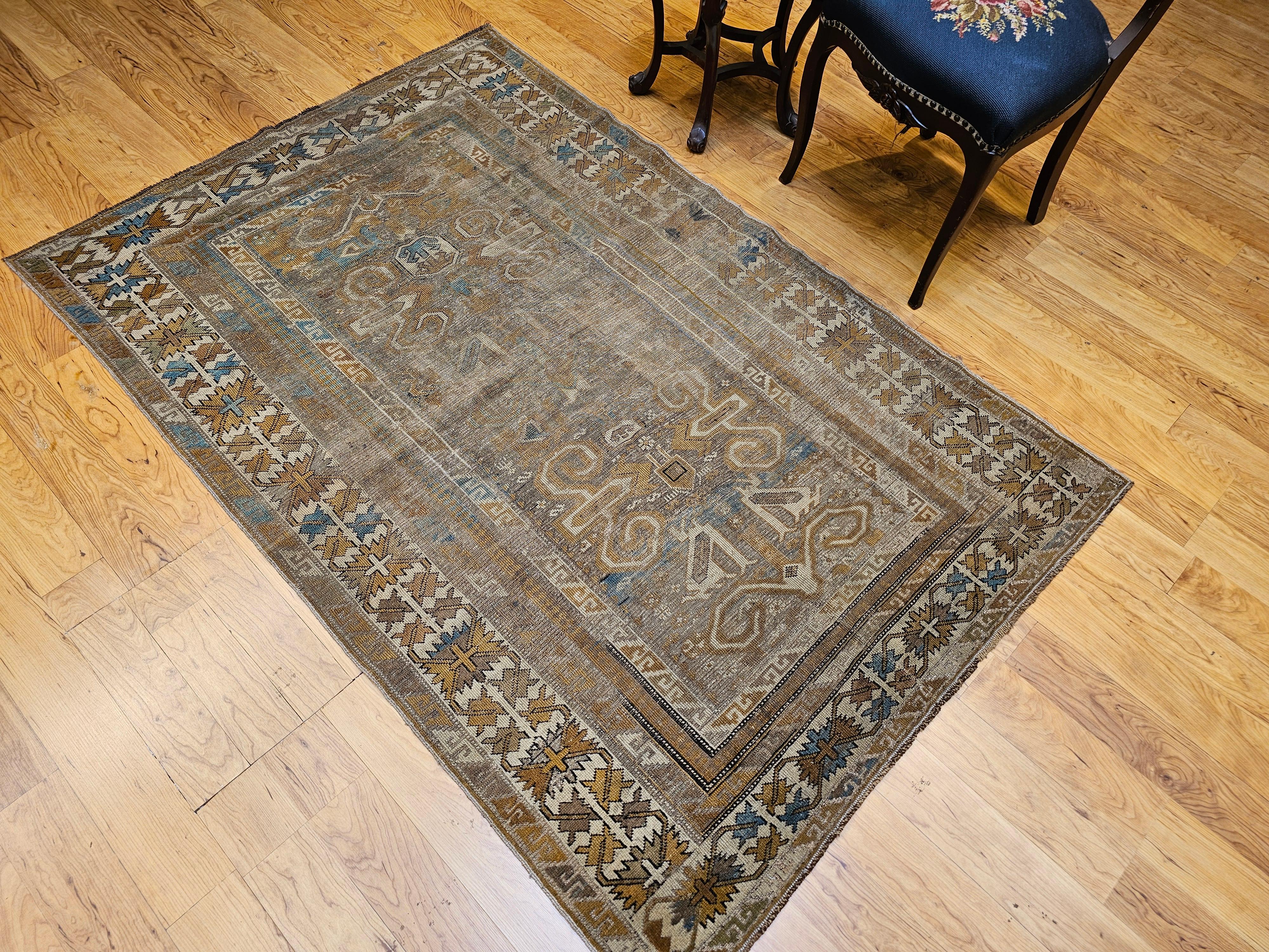 Alfombra caucásica del siglo XIX Shirvan Perpedil de pelo de camello, marfil y verde en venta 7
