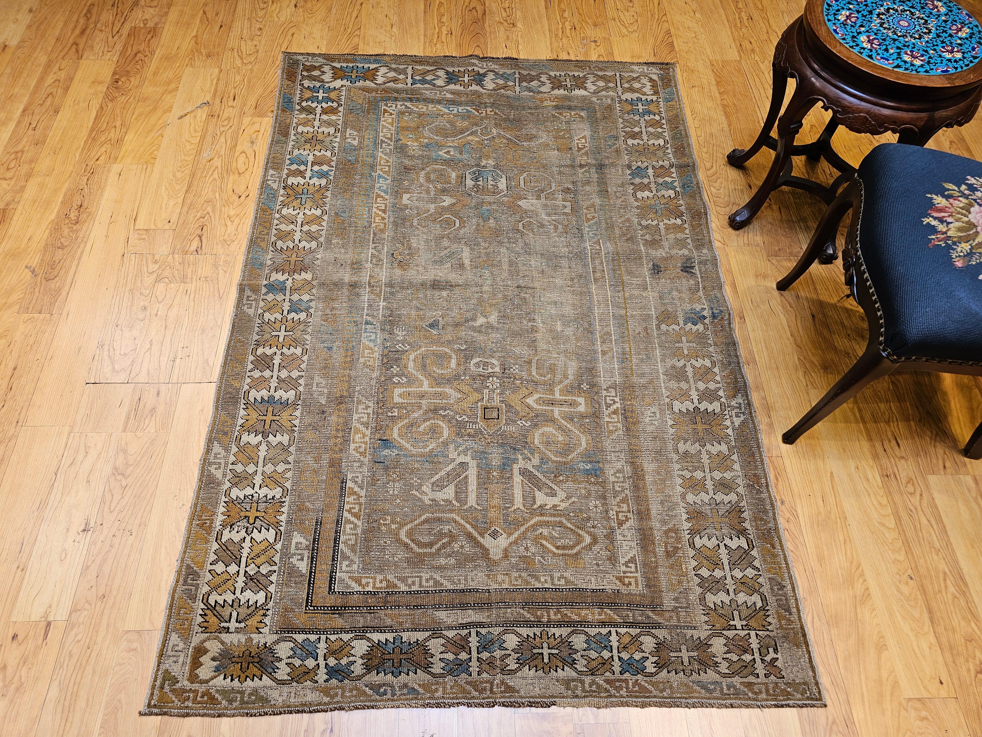 Alfombra caucásica del siglo XIX Shirvan Perpedil de pelo de camello, marfil y verde en venta 8