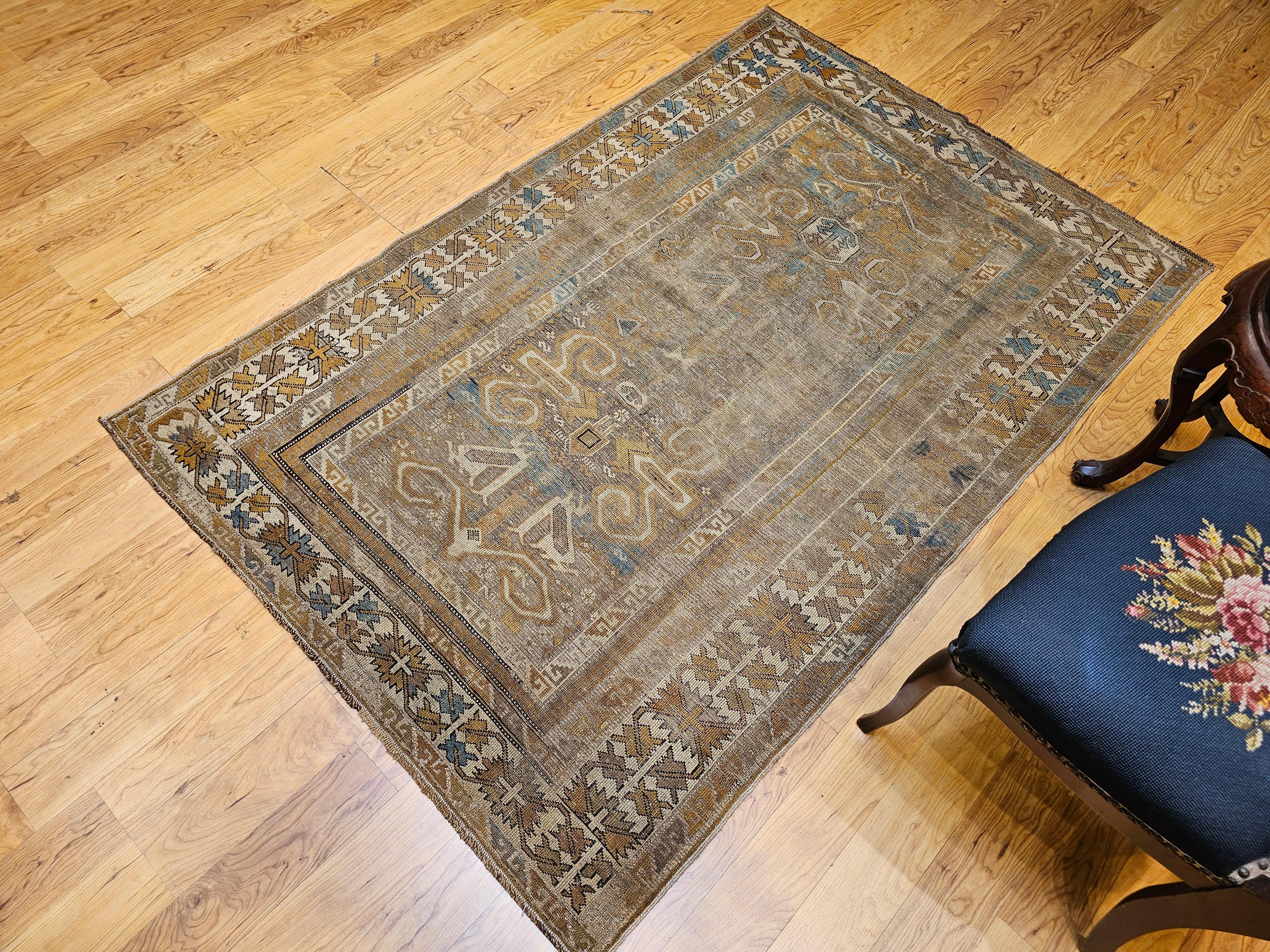 Alfombra caucásica del siglo XIX Shirvan Perpedil de pelo de camello, marfil y verde en venta 9