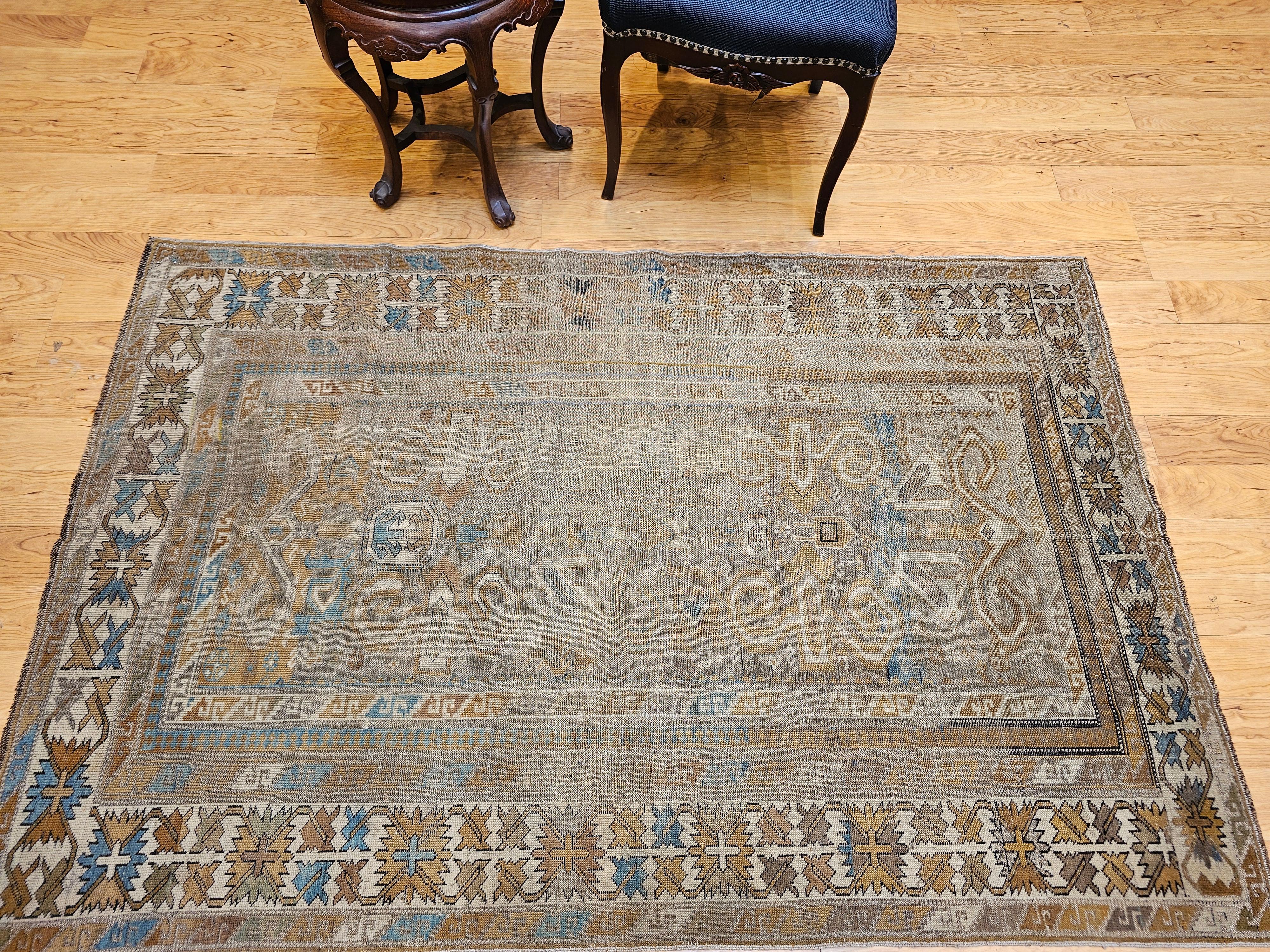 Alfombra caucásica del siglo XIX Shirvan Perpedil de pelo de camello, marfil y verde en venta 10