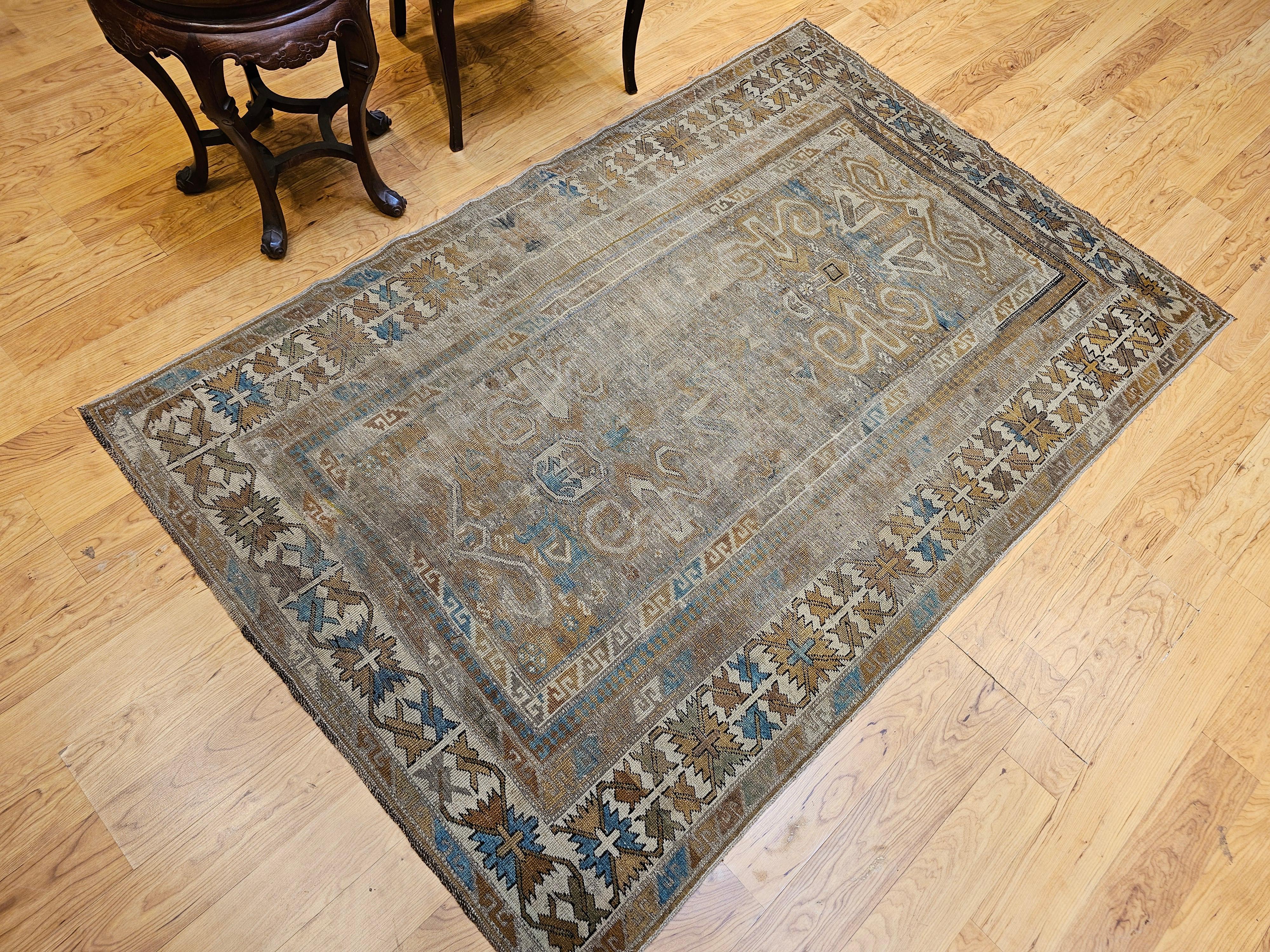 Alfombra caucásica del siglo XIX Shirvan Perpedil de pelo de camello, marfil y verde en venta 13