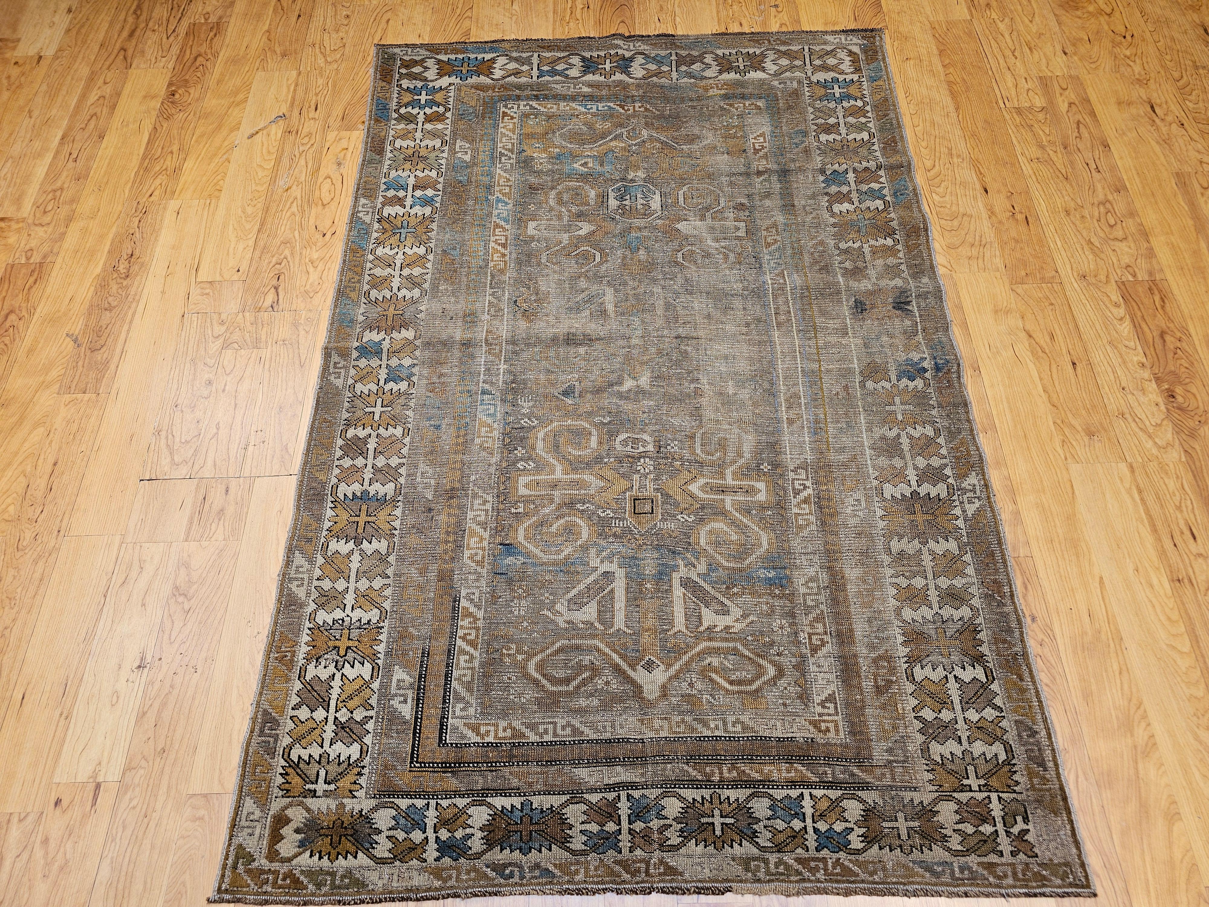 Alfombra caucásica del siglo XIX Shirvan Perpedil de pelo de camello, marfil y verde en venta 14