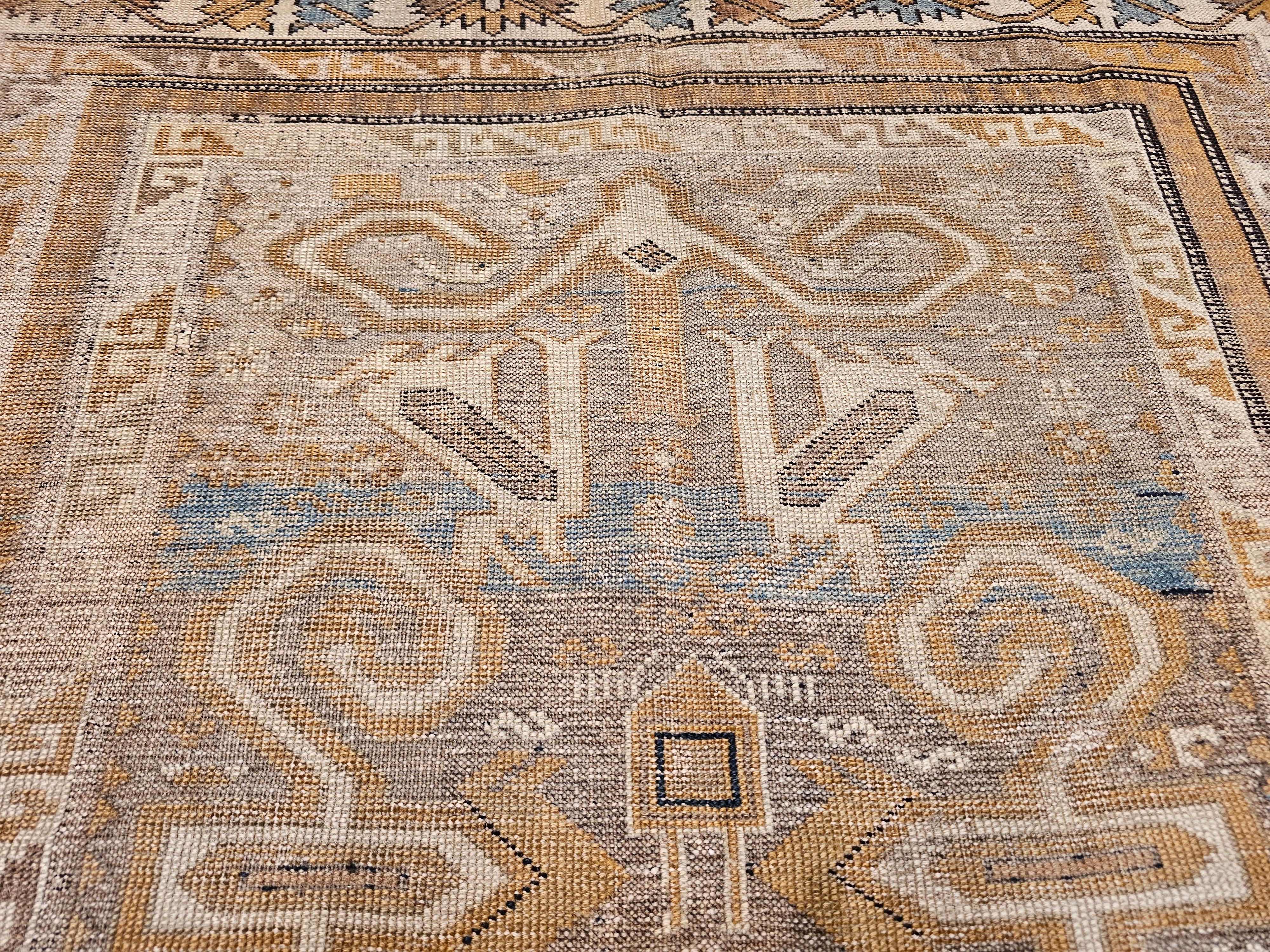 Alfombra caucásica del siglo XIX Shirvan Perpedil de pelo de camello, marfil y verde en venta 2
