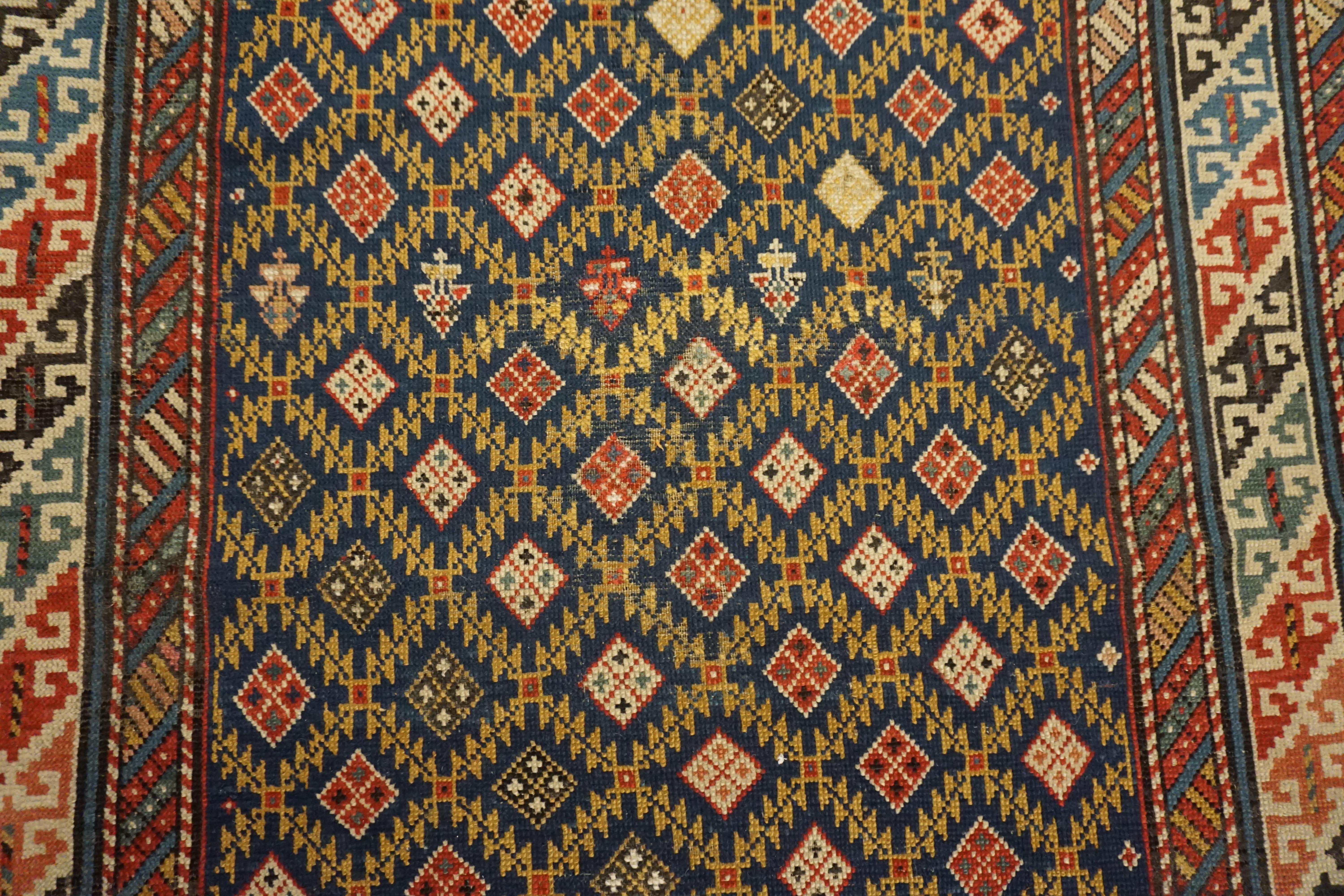 Alfombra Shirvan caucásica del siglo XIX ( 3'4