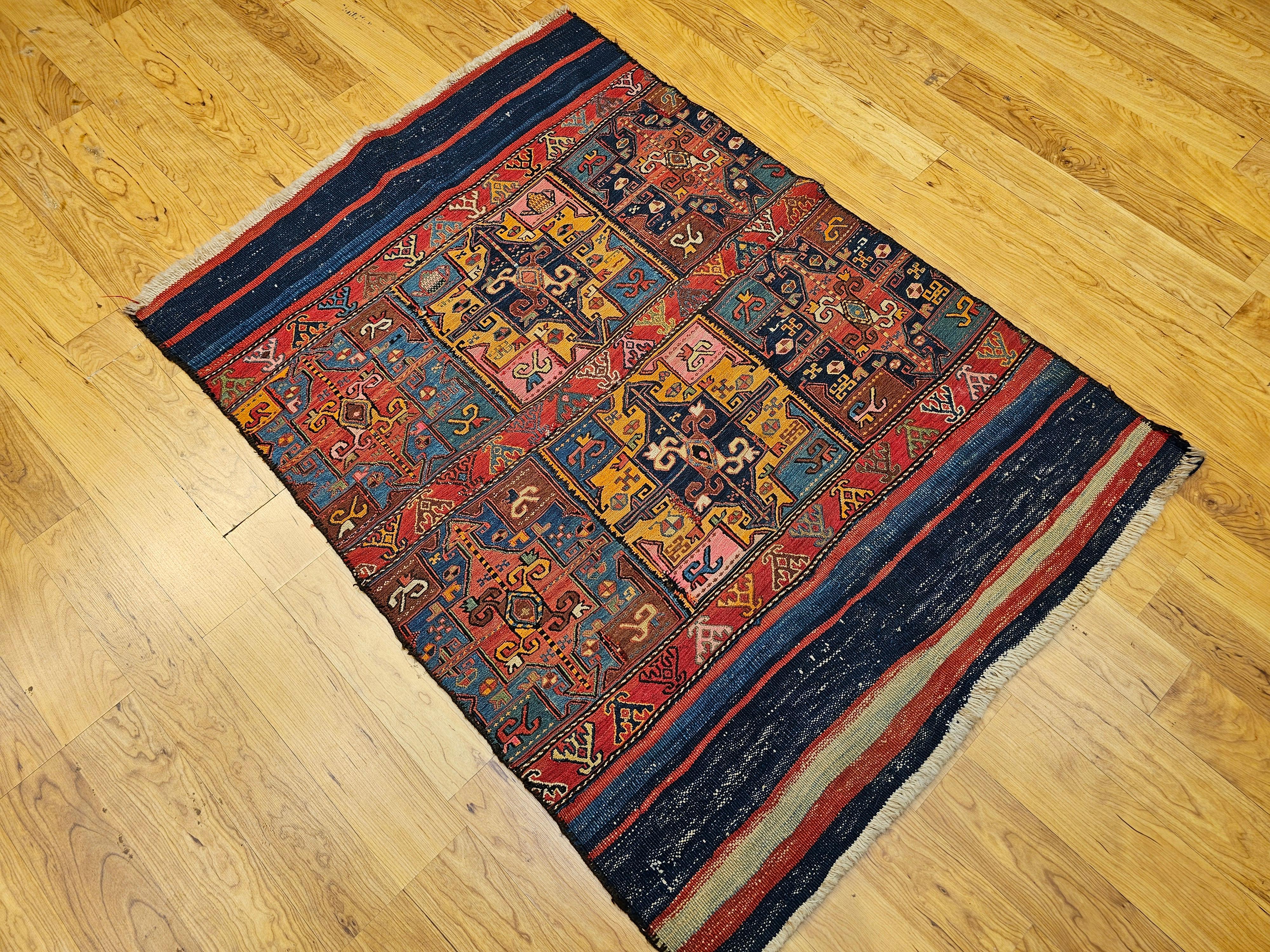Kaukasischer Soumak-Teppich aus dem 19. Jahrhundert Wandteppich Kunst im Angebot 6