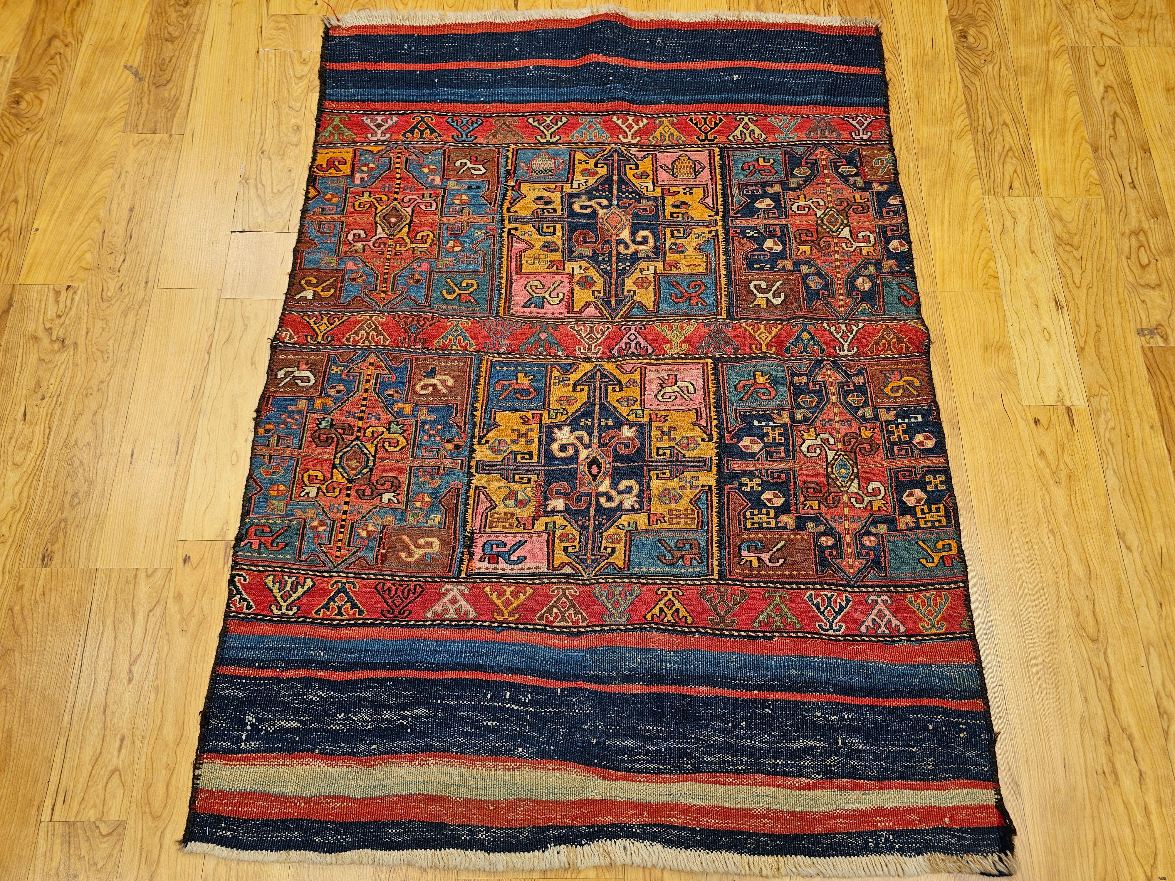 Kaukasischer Soumak-Teppich aus dem 19. Jahrhundert Wandteppich Kunst im Angebot 7