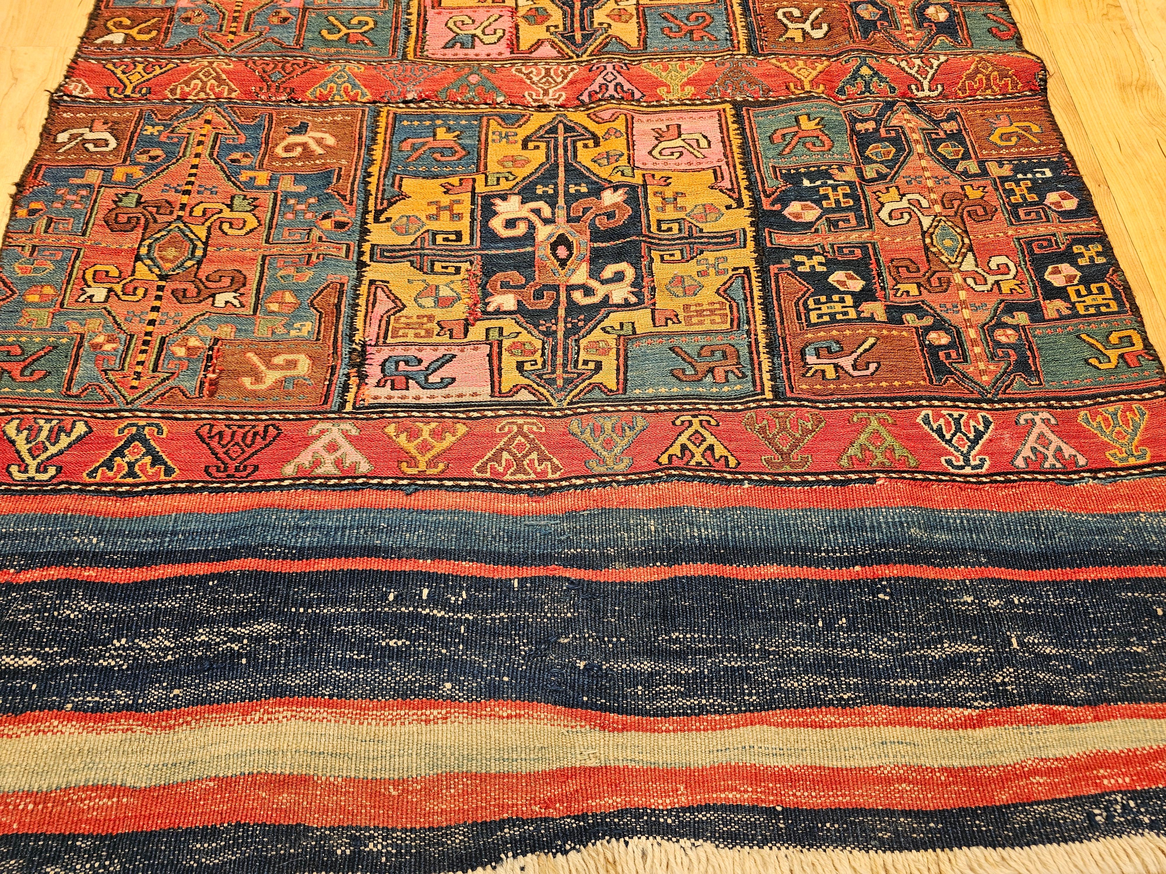 Kaukasischer Soumak-Teppich aus dem 19. Jahrhundert Wandteppich Kunst (Armenisch) im Angebot