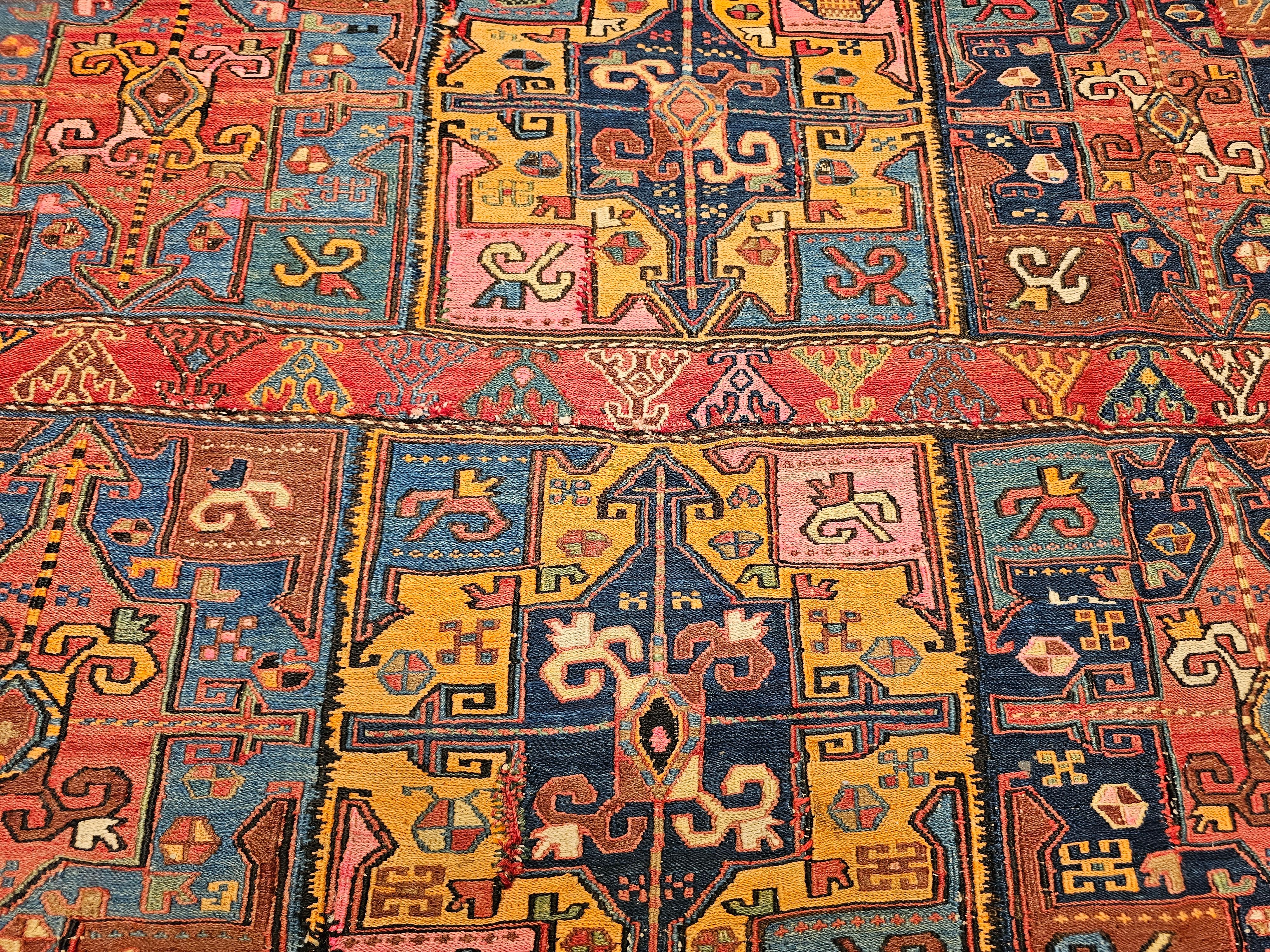Kaukasischer Soumak-Teppich aus dem 19. Jahrhundert Wandteppich Kunst (Pflanzlich gefärbt) im Angebot