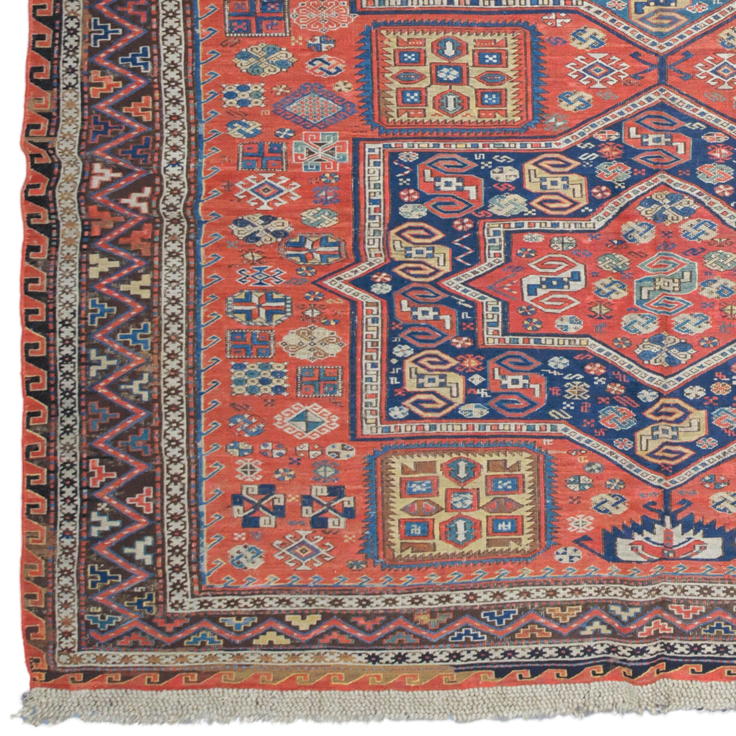 Sumak caucasien du 19e siècle

Ce tapis antique en sumac date du XIXe siècle et attire l'attention par ses motifs riches et tissés à la main. La couleur principale du tapis est le rouge et il est décoré de motifs géométriques dans les tons bleu,