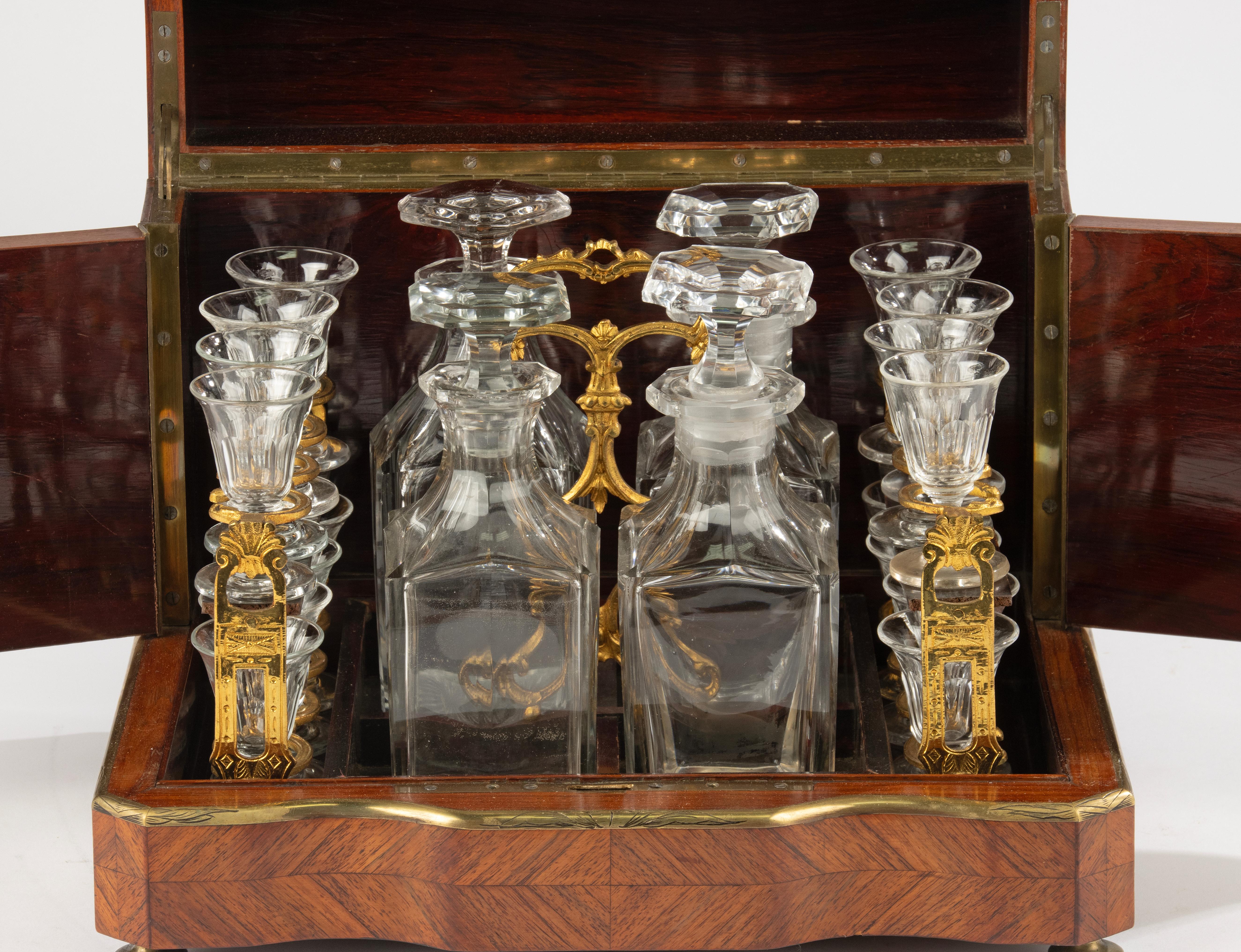 Francese Cave à Liqueur del XIX secolo - Napoleone III - Cristallo e intarsio - Set completo in vendita