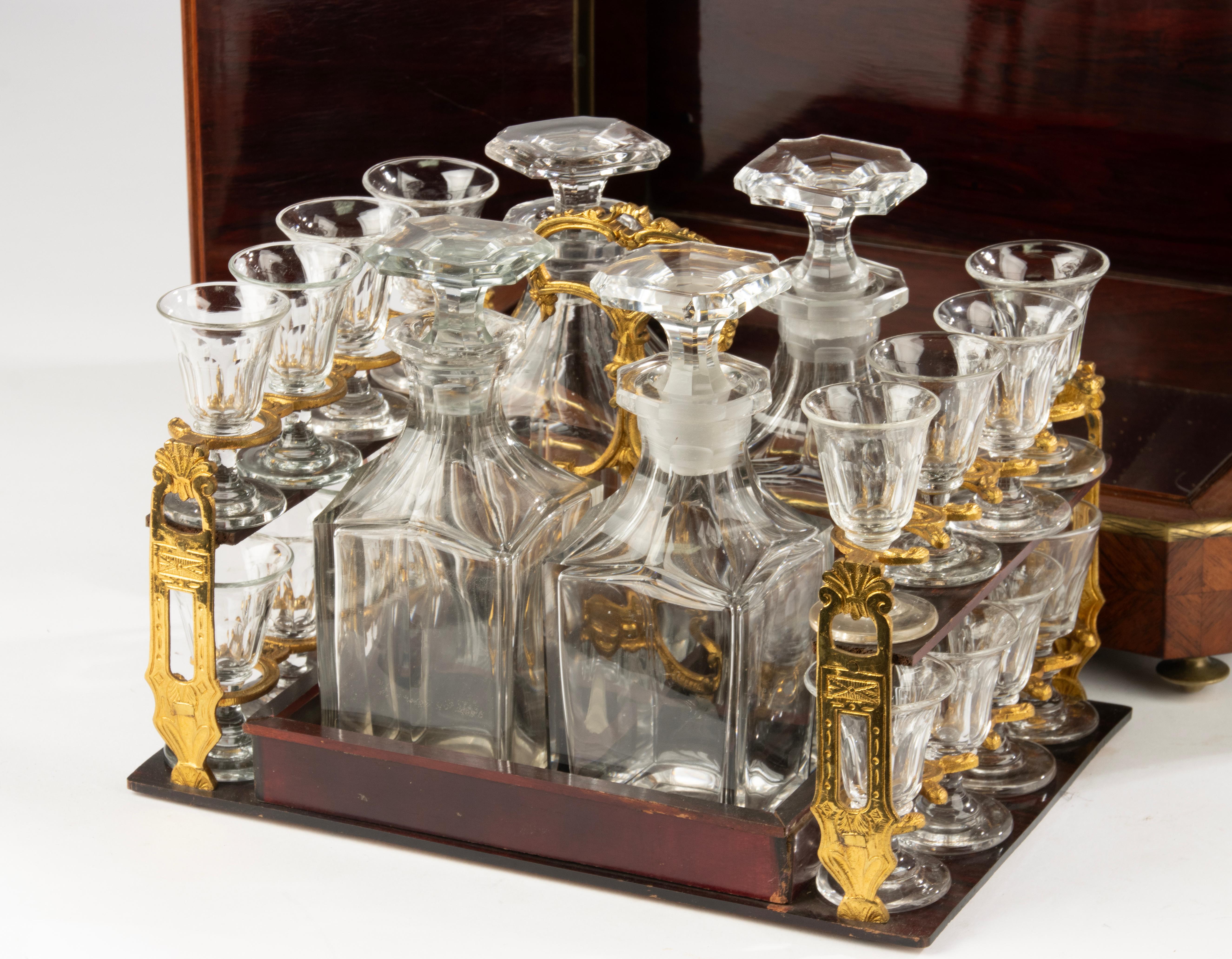Fine XIX secolo Cave à Liqueur del XIX secolo - Napoleone III - Cristallo e intarsio - Set completo in vendita