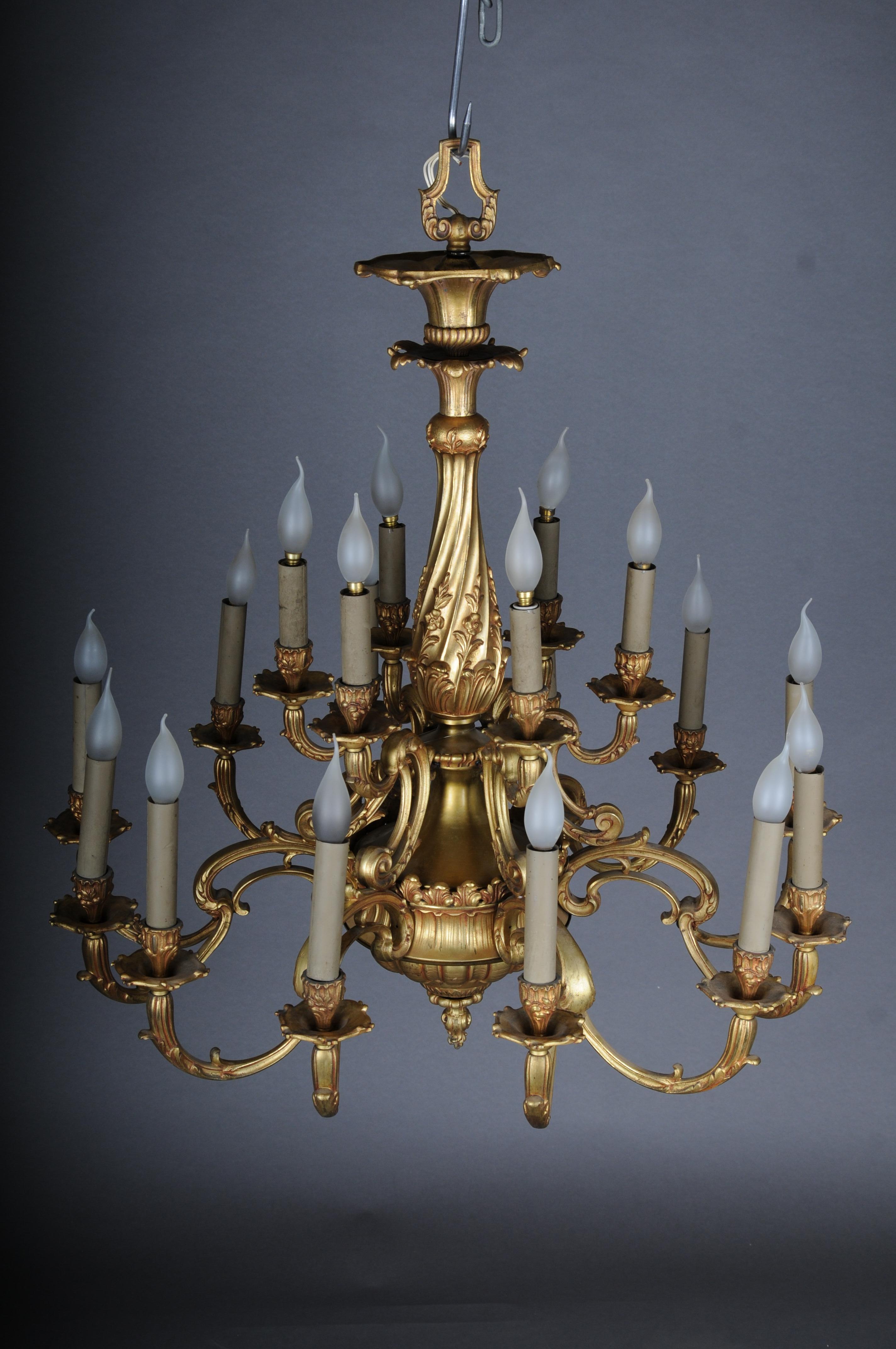19th century Ceiling Chandelier, France around 1890, gold bronze

Antique magnificent chandelier, voluminous body with curved light arms. 18 light arms. Electrified and ready for operation.