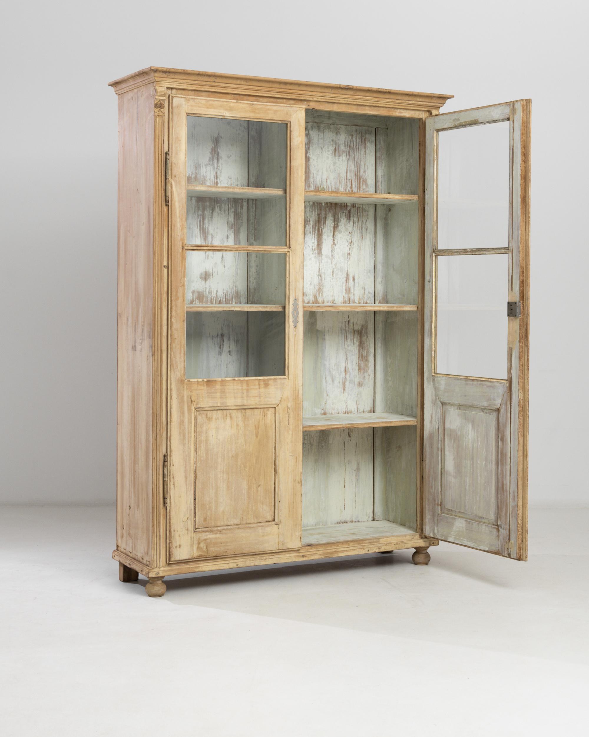 19th Century Central Europe Wooden Patinated Vitrine In Good Condition In High Point, NC