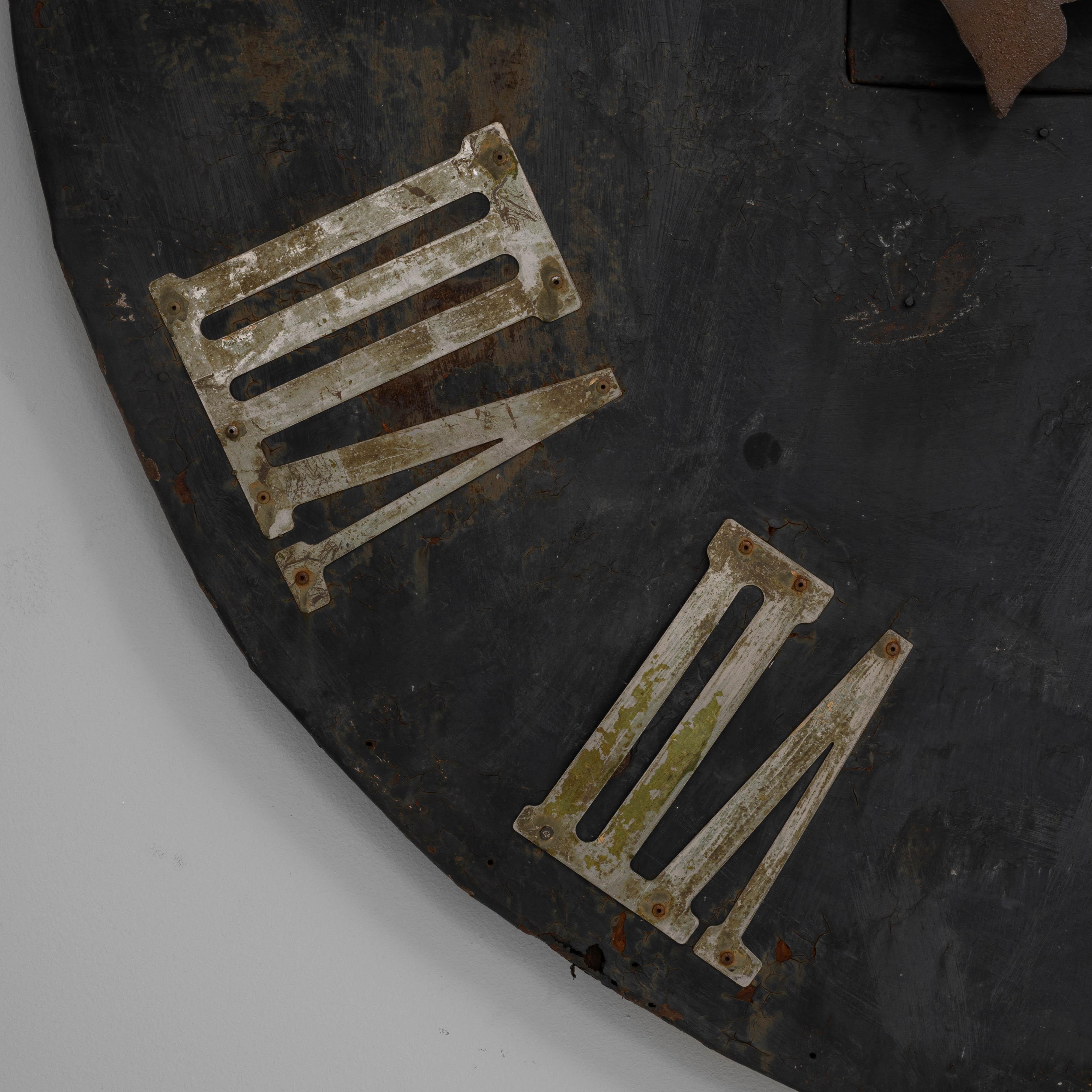 Horloge murale en métal industriel d'Europe centrale du 19e siècle en vente 5