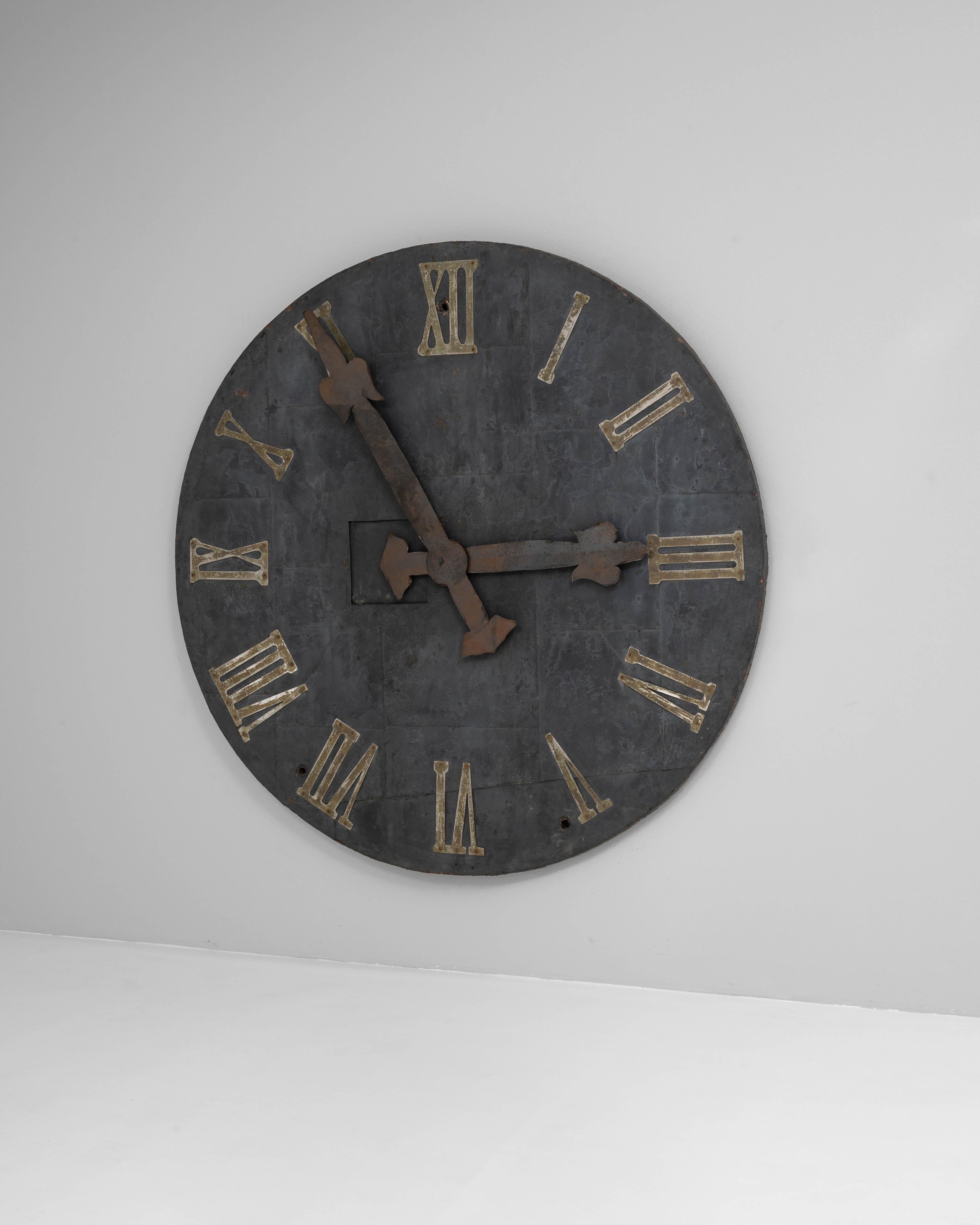 Metallo Orologio da parete in metallo industriale dell'Europa centrale del XIX secolo in vendita