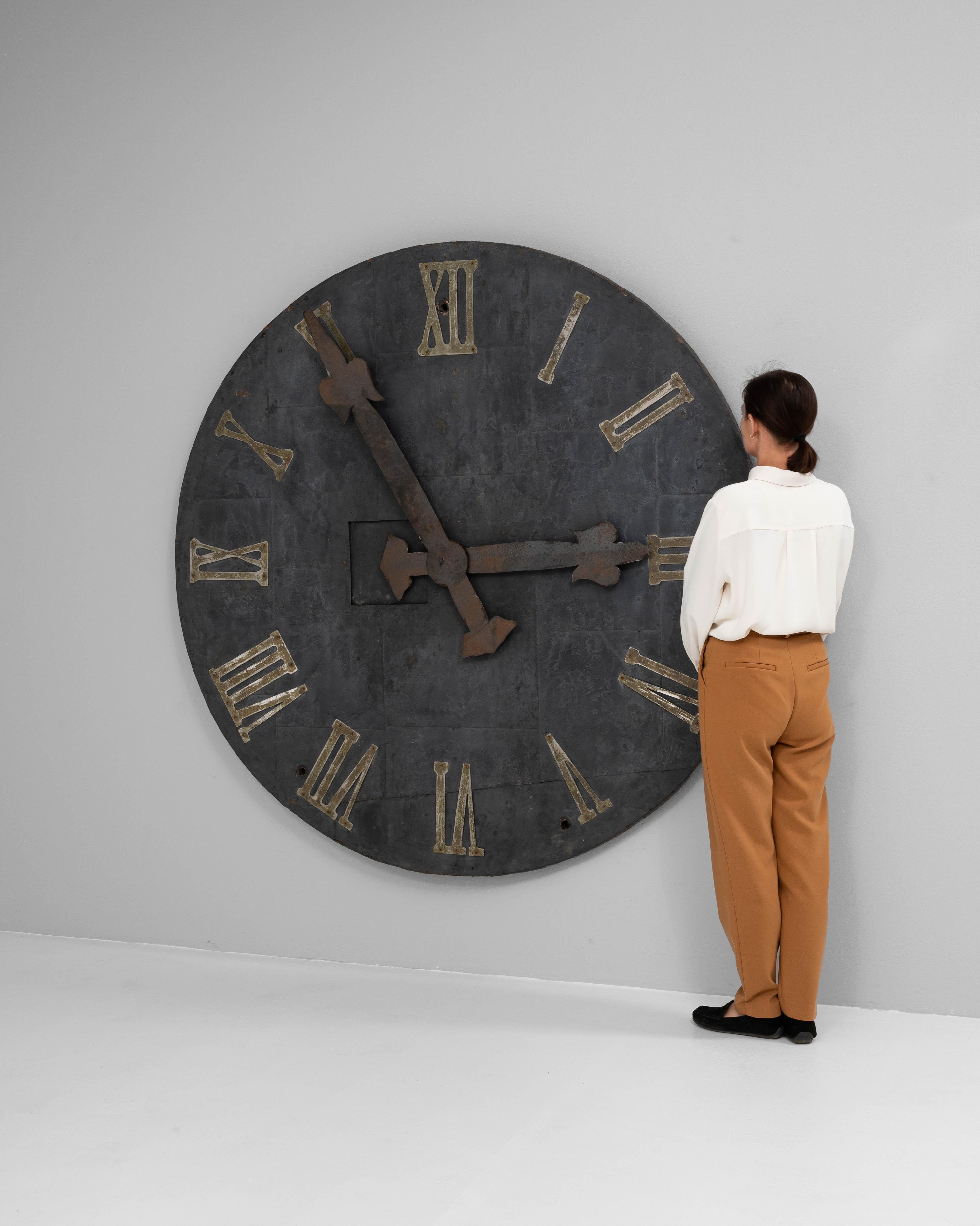 Orologio da parete in metallo industriale dell'Europa centrale del XIX secolo in vendita 1