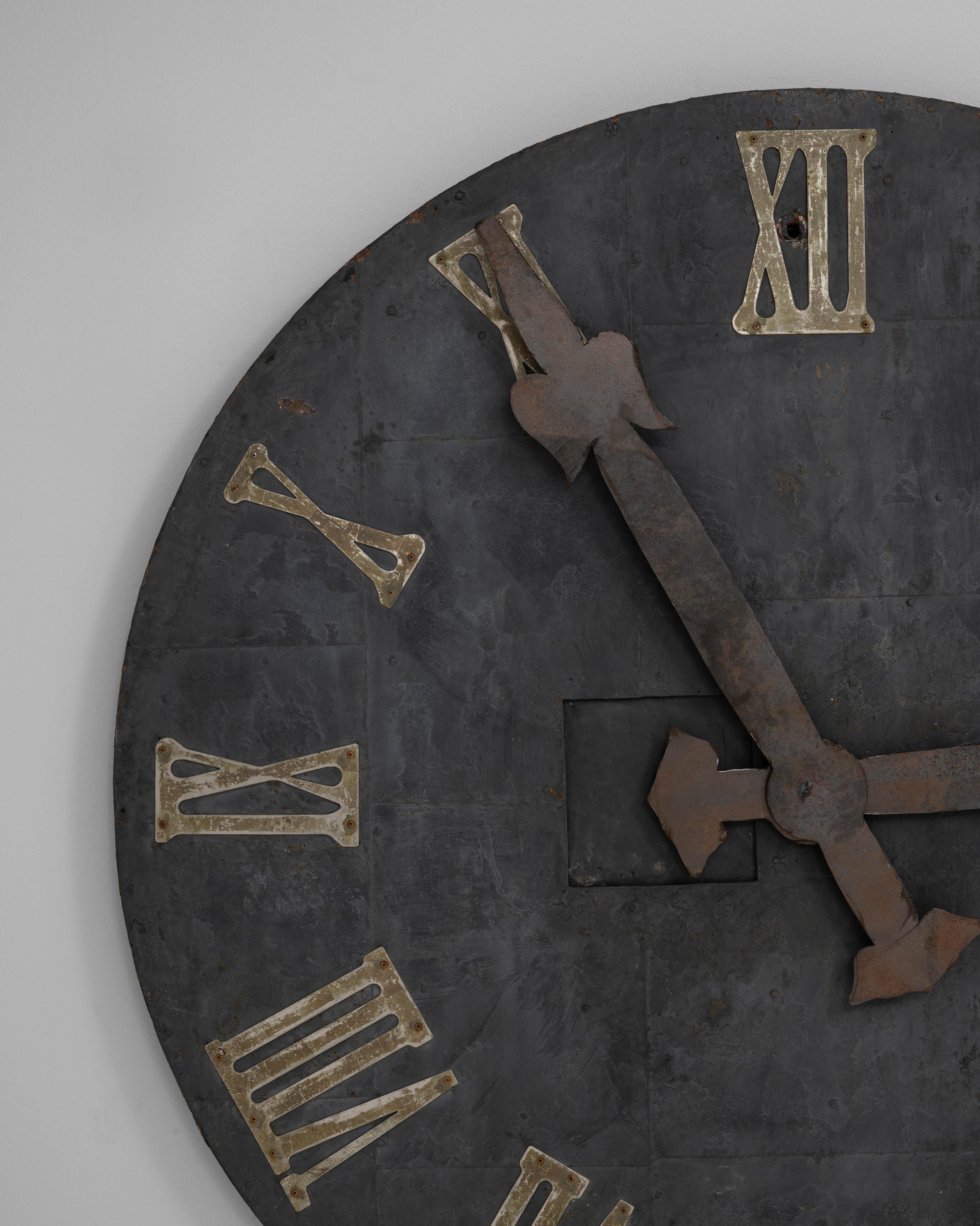 Orologio da parete in metallo industriale dell'Europa centrale del XIX secolo in vendita 2