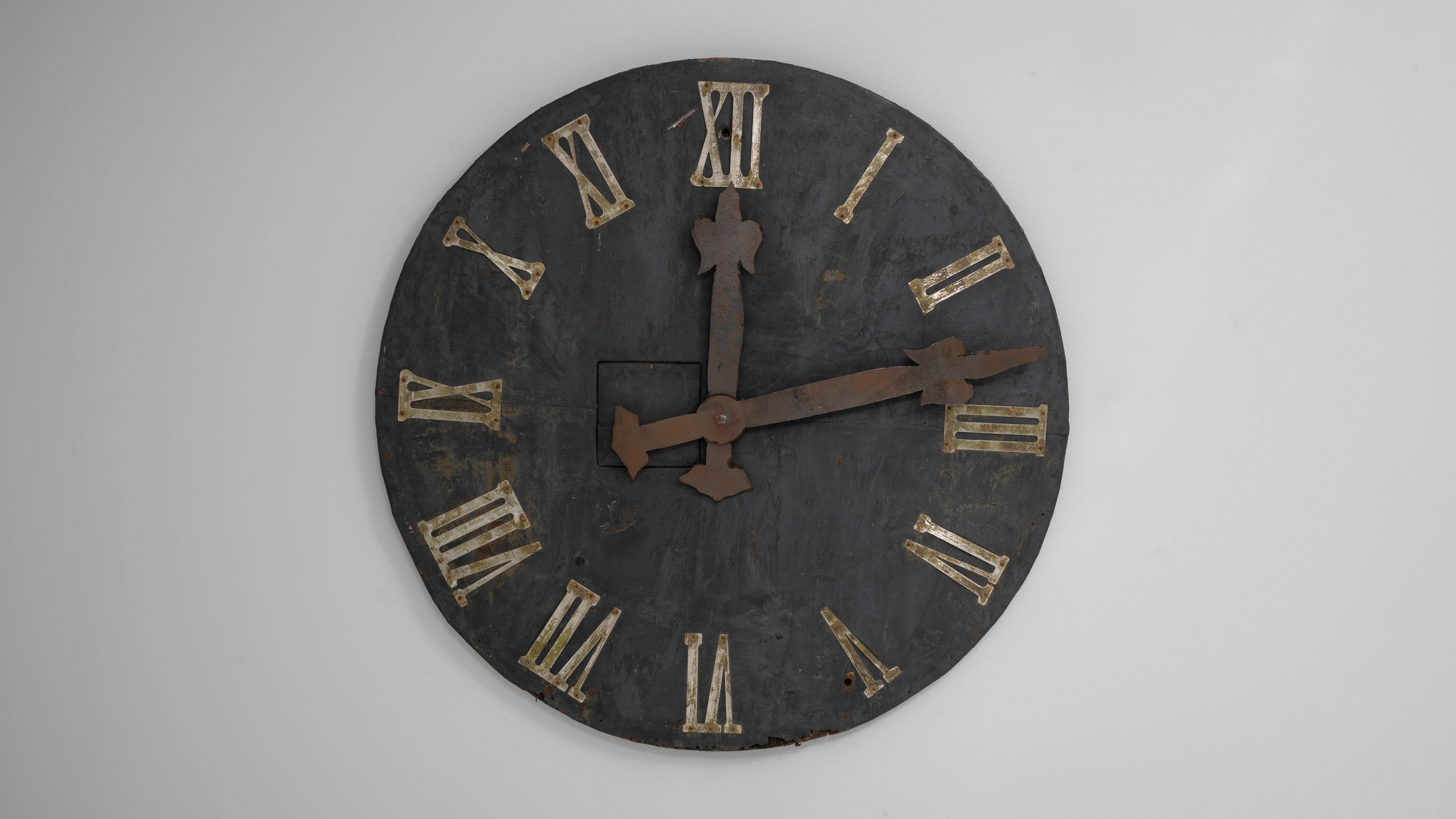 Horloge murale en métal industriel d'Europe centrale du 19e siècle en vente 3