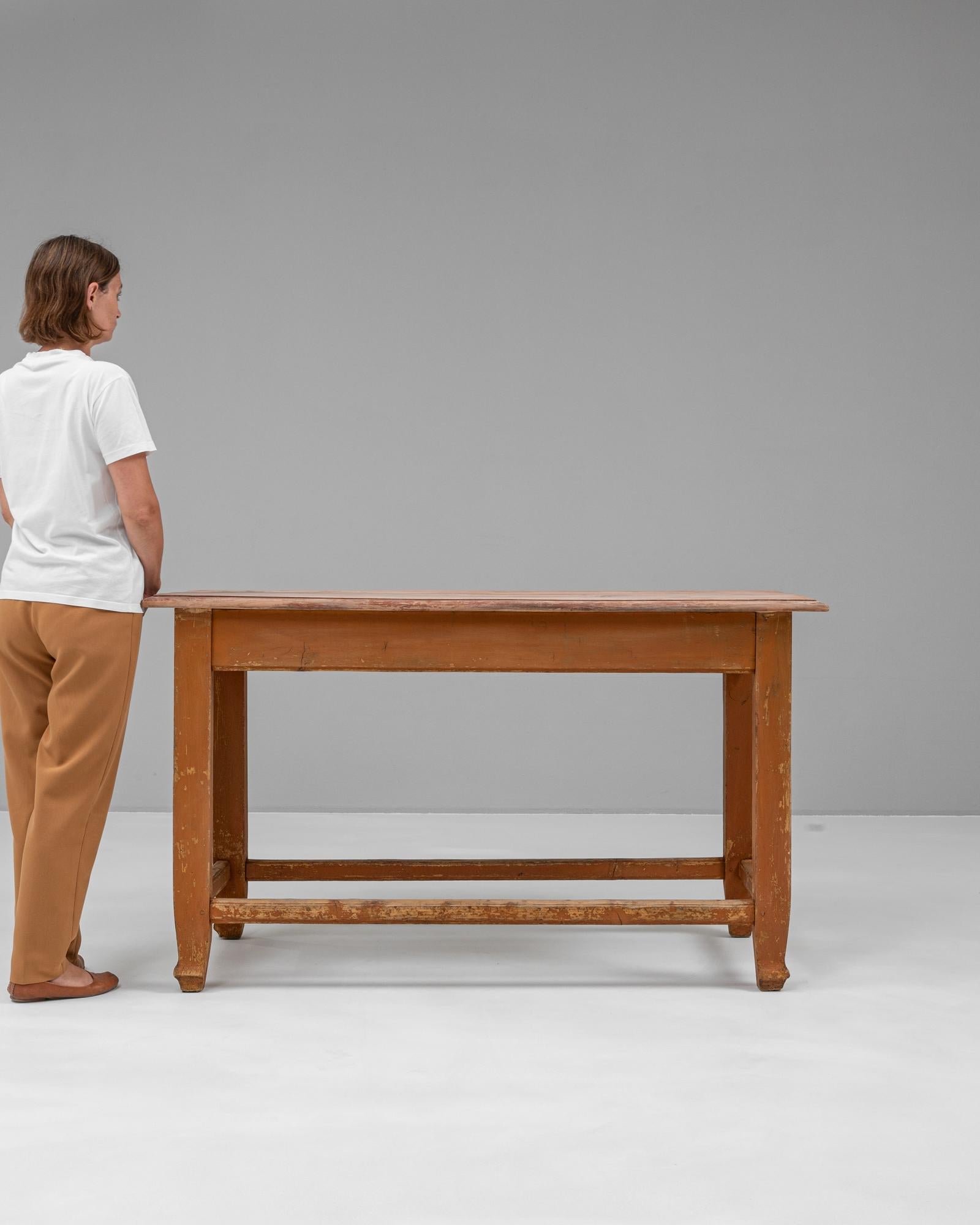 Européen Table en bois patiné d'Europe centrale du 19e siècle en vente