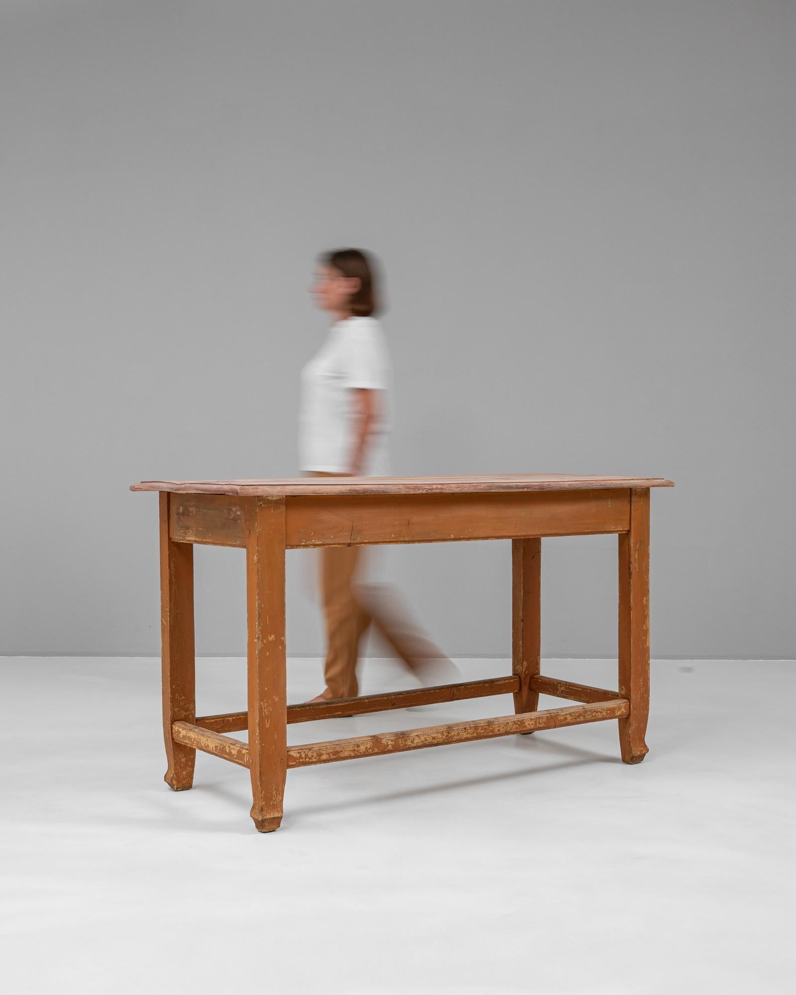 Table en bois patiné d'Europe centrale du 19e siècle Bon état - En vente à High Point, NC