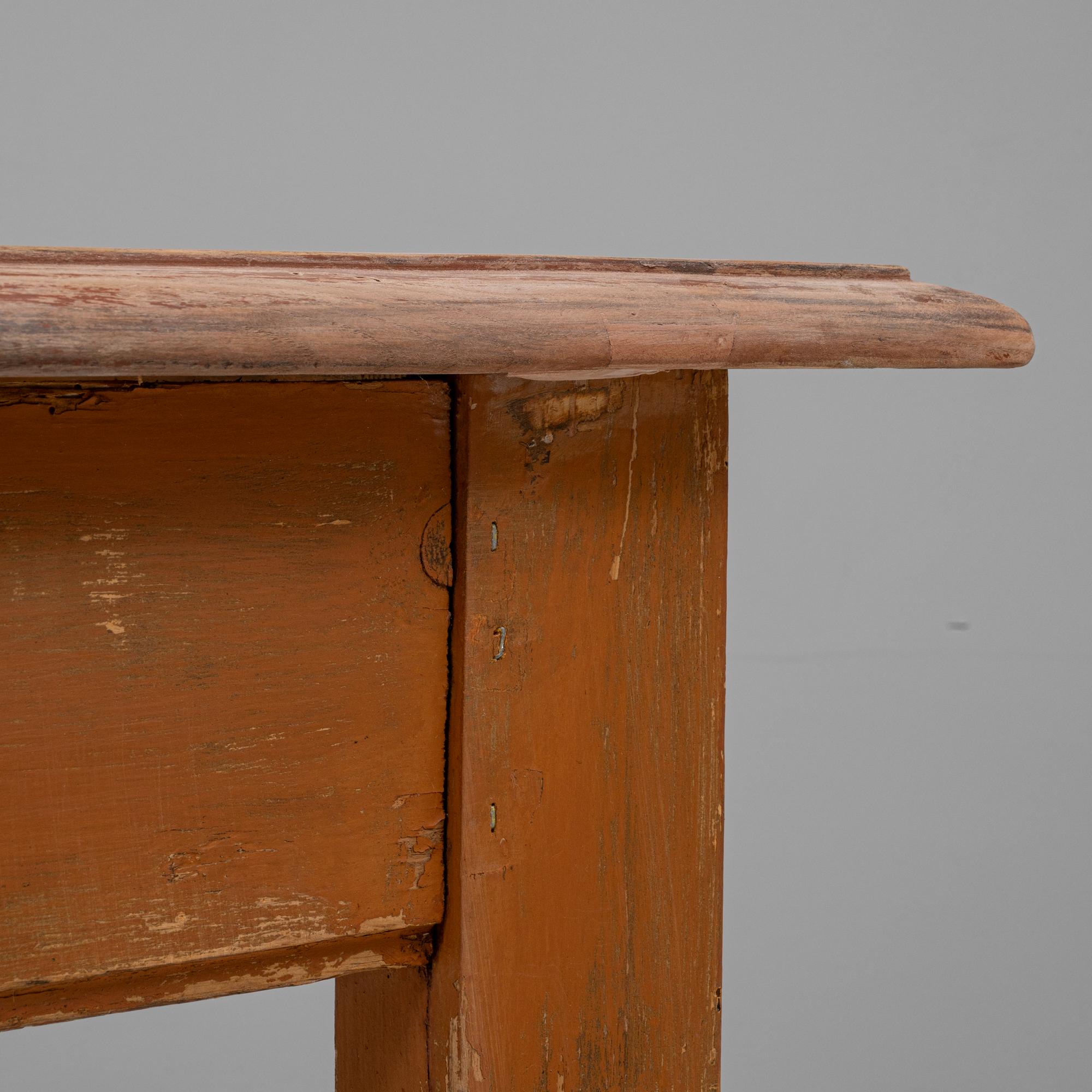 Table en bois patiné d'Europe centrale du 19e siècle en vente 1