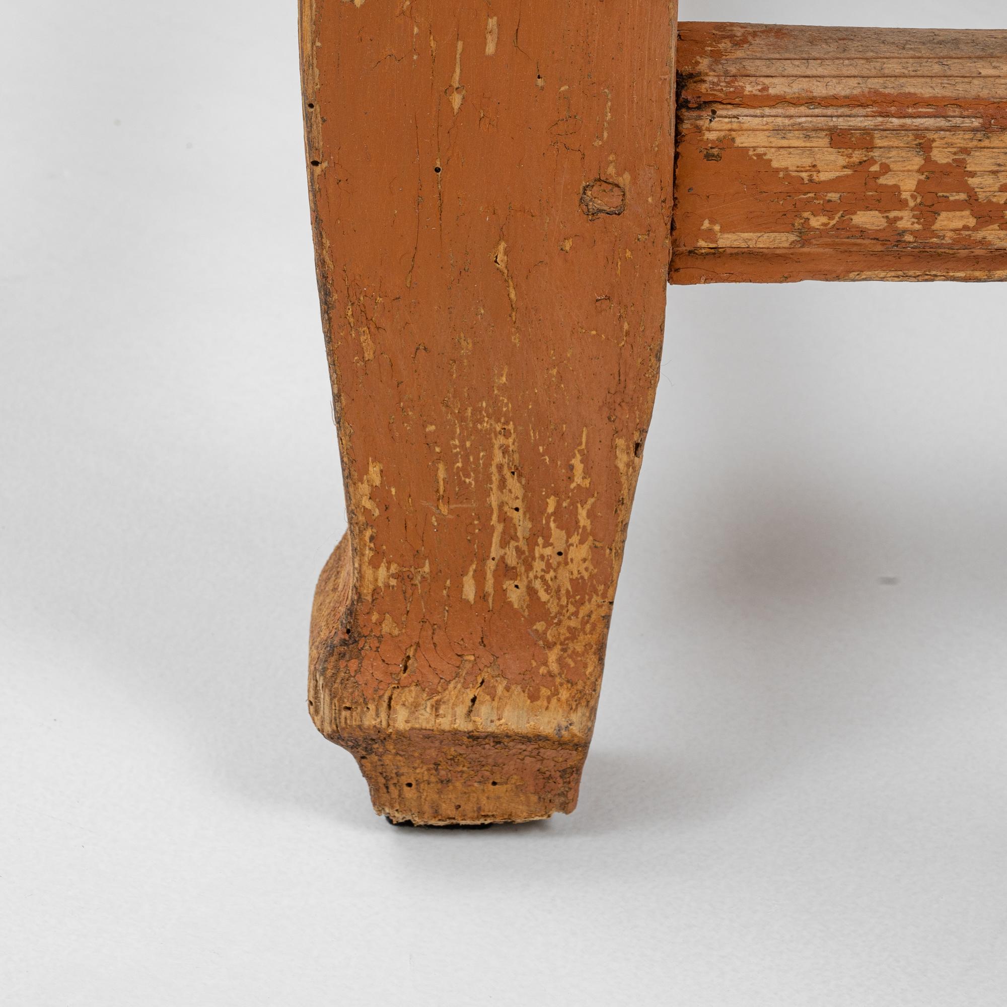 Table en bois patiné d'Europe centrale du 19e siècle en vente 2