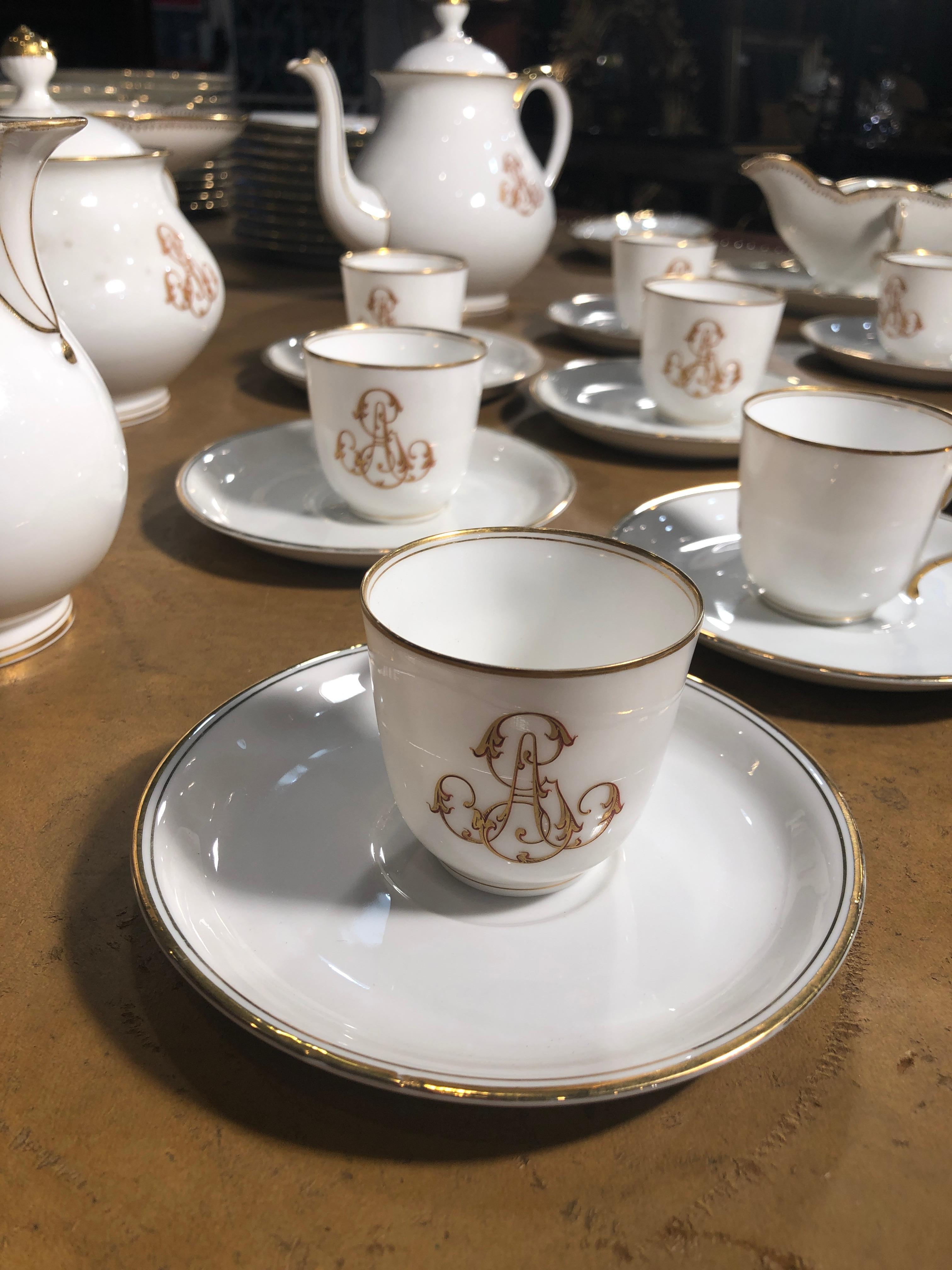 19th Century Ceramic Ginori Dinnerware Set Consisting of 102 Pieces, 1880s 6