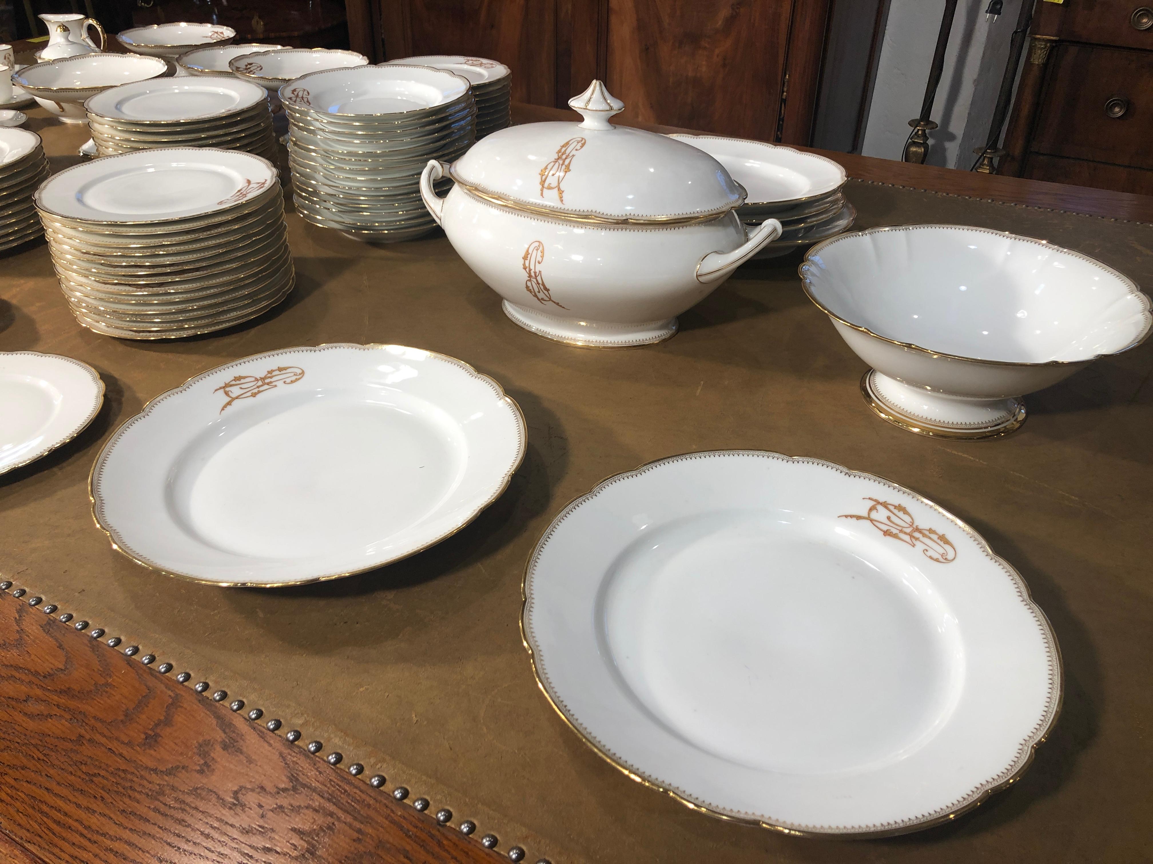 A Fantastic set of 102 pieces of Ginori ceramic, factory origin of Naples, on the edge there are the initials of the family to which it belonged, we think of a noble Neapolitan family, unfortunately we do not have certain information on the name but