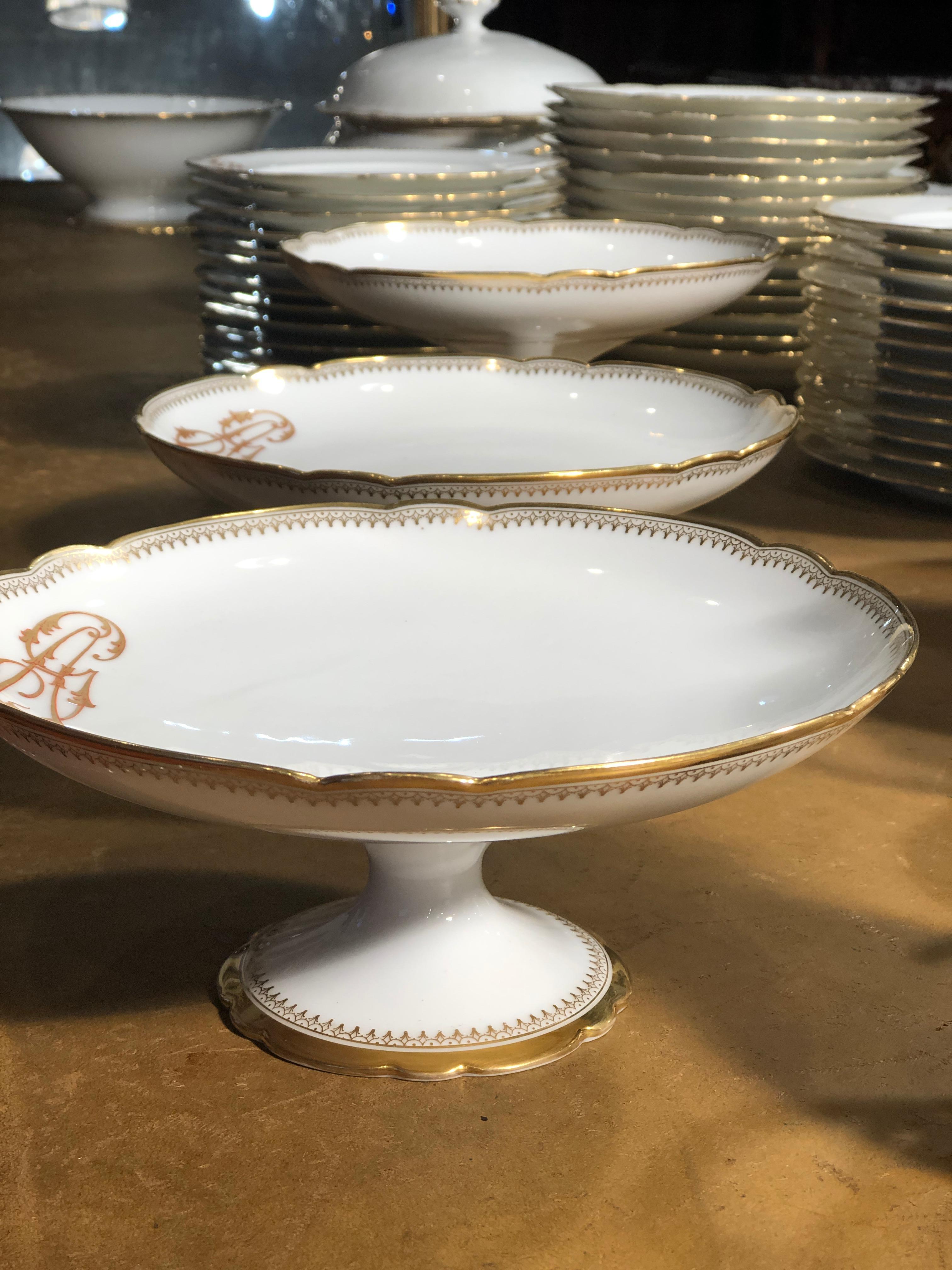 19th Century Ceramic Ginori Dinnerware Set Consisting of 102 Pieces, 1880s 1