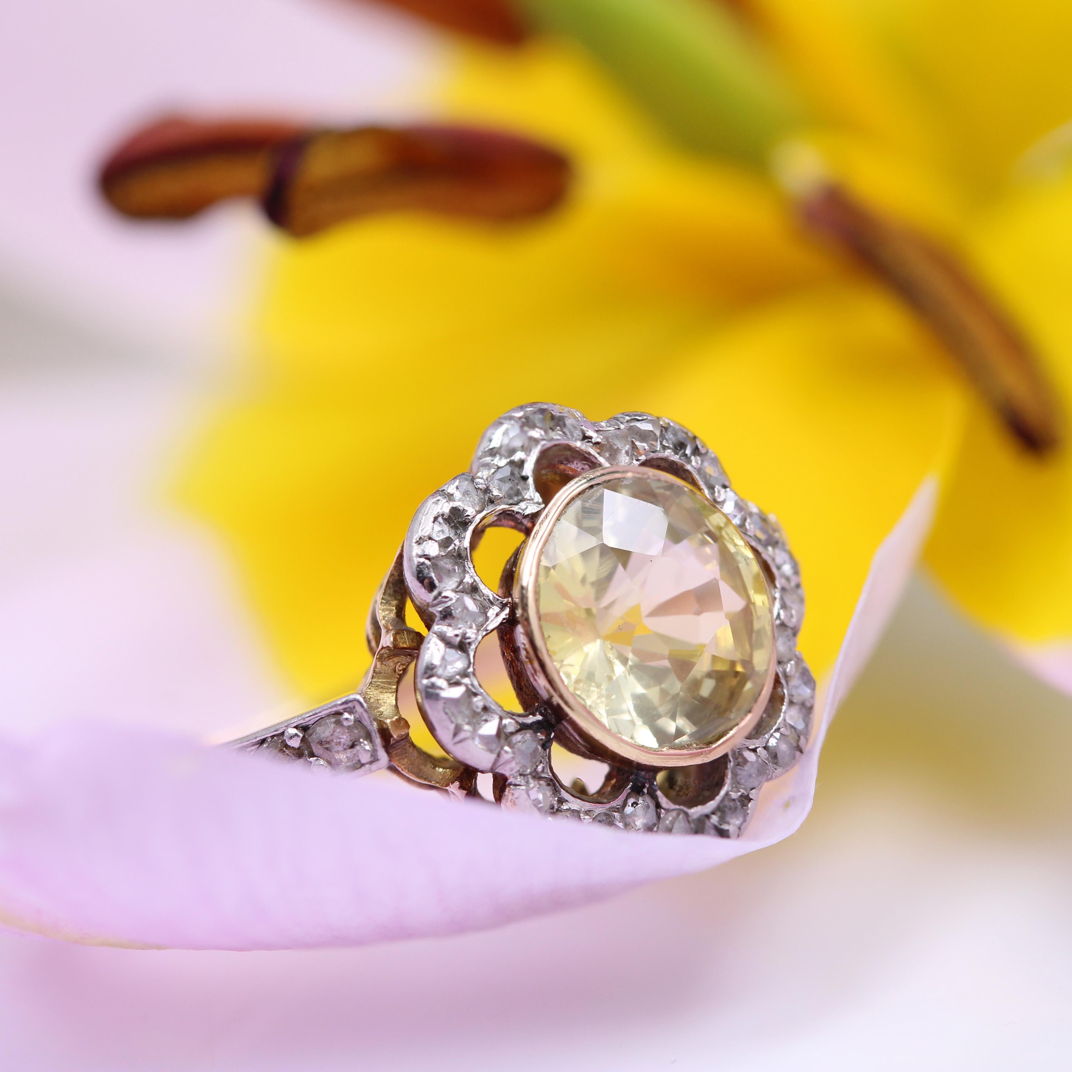 19th Century Ceylon Yellow Sapphire Diamonds 18 Karat Yellow Gold Flower Ring For Sale 7