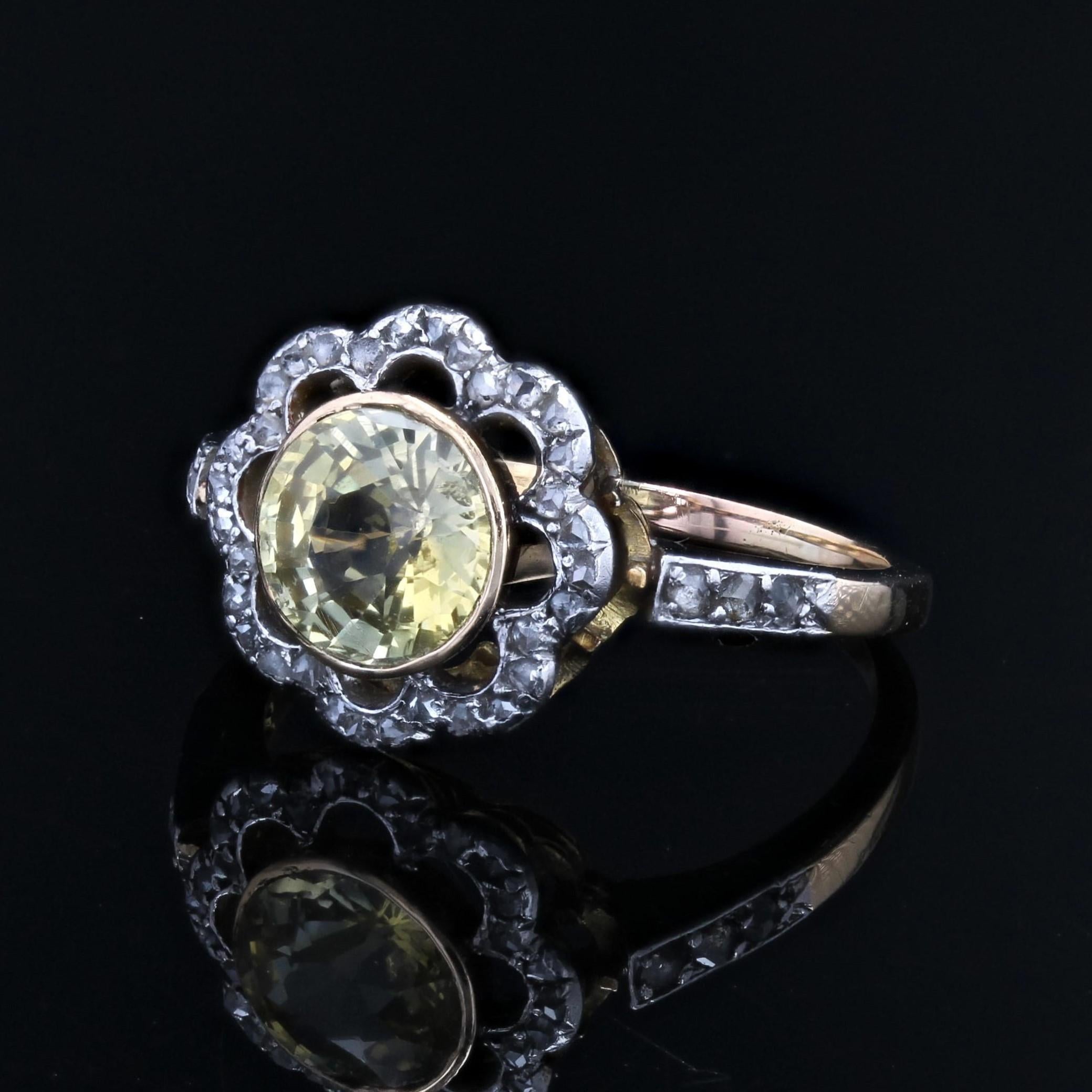 19th Century Ceylon Yellow Sapphire Diamonds 18 Karat Yellow Gold Flower Ring For Sale 1
