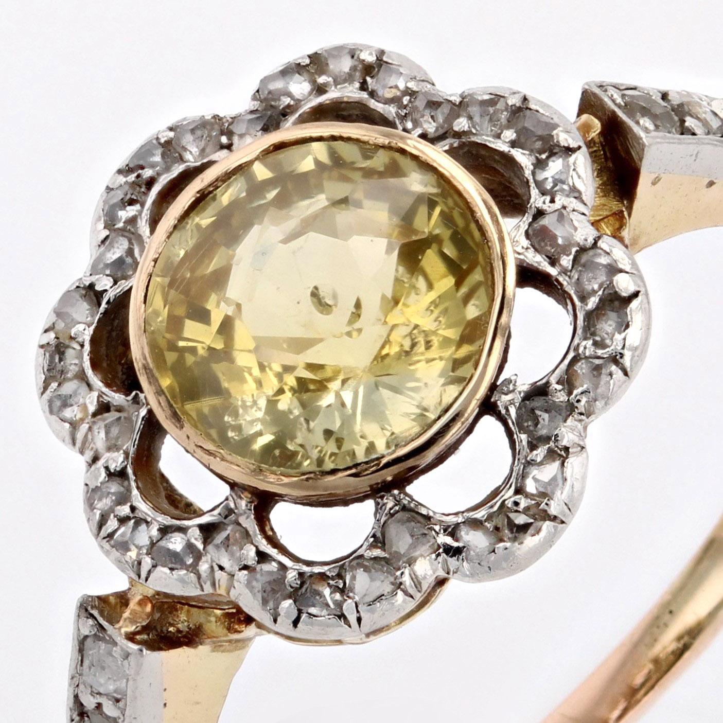 19th Century Ceylon Yellow Sapphire Diamonds 18 Karat Yellow Gold Flower Ring For Sale 3