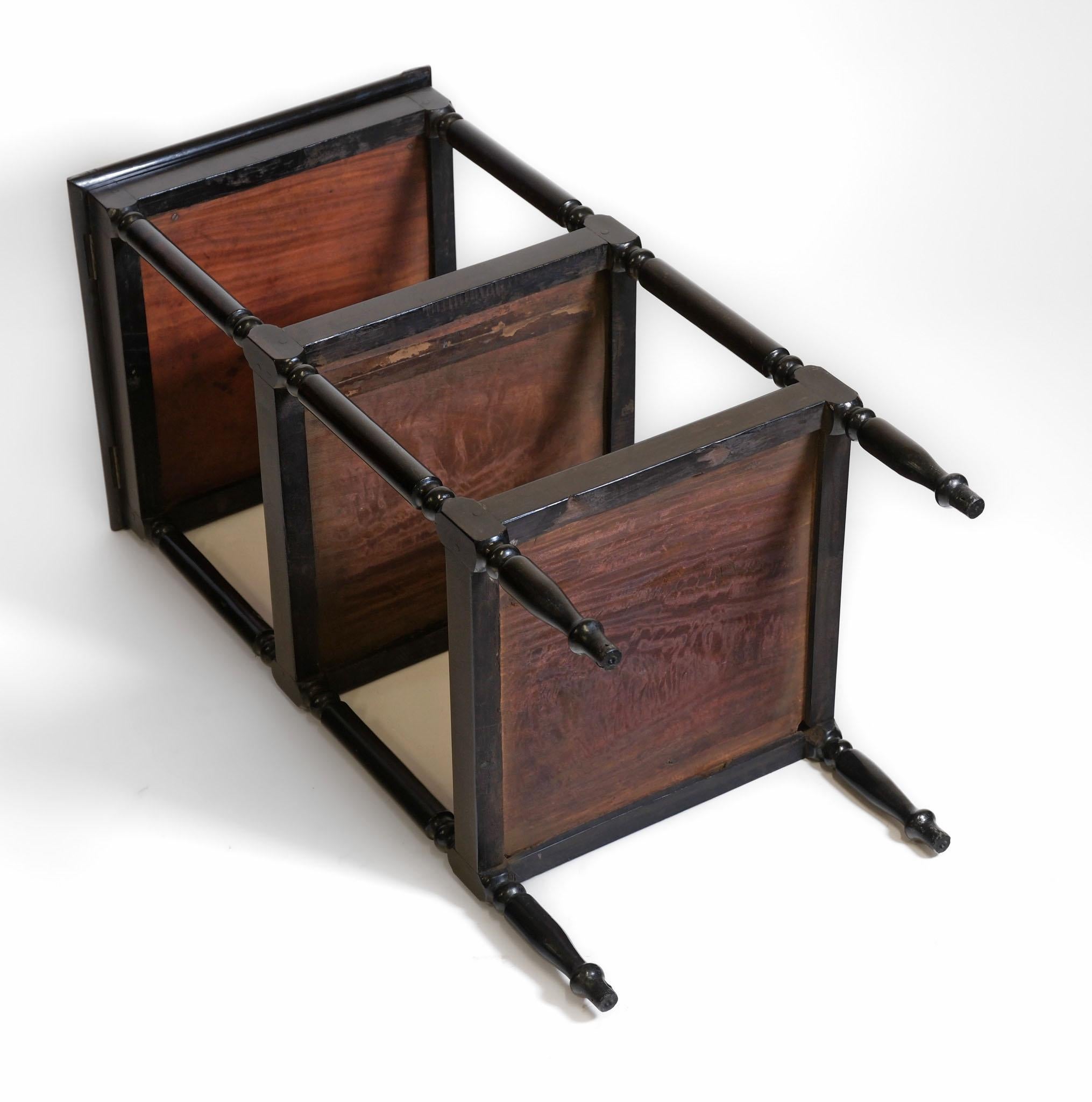 Stand de table pour étagère en ébène et bois de satin de Ceylan du 19e siècle en vente 5