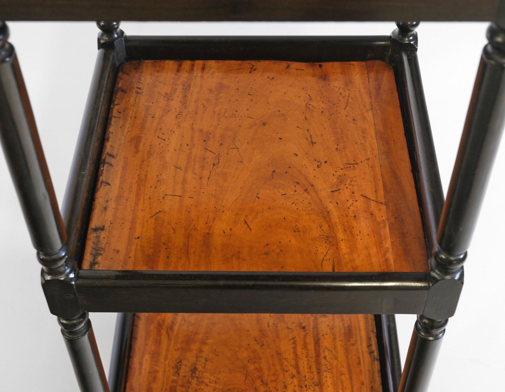 Stand de table pour étagère en ébène et bois de satin de Ceylan du 19e siècle en vente 1