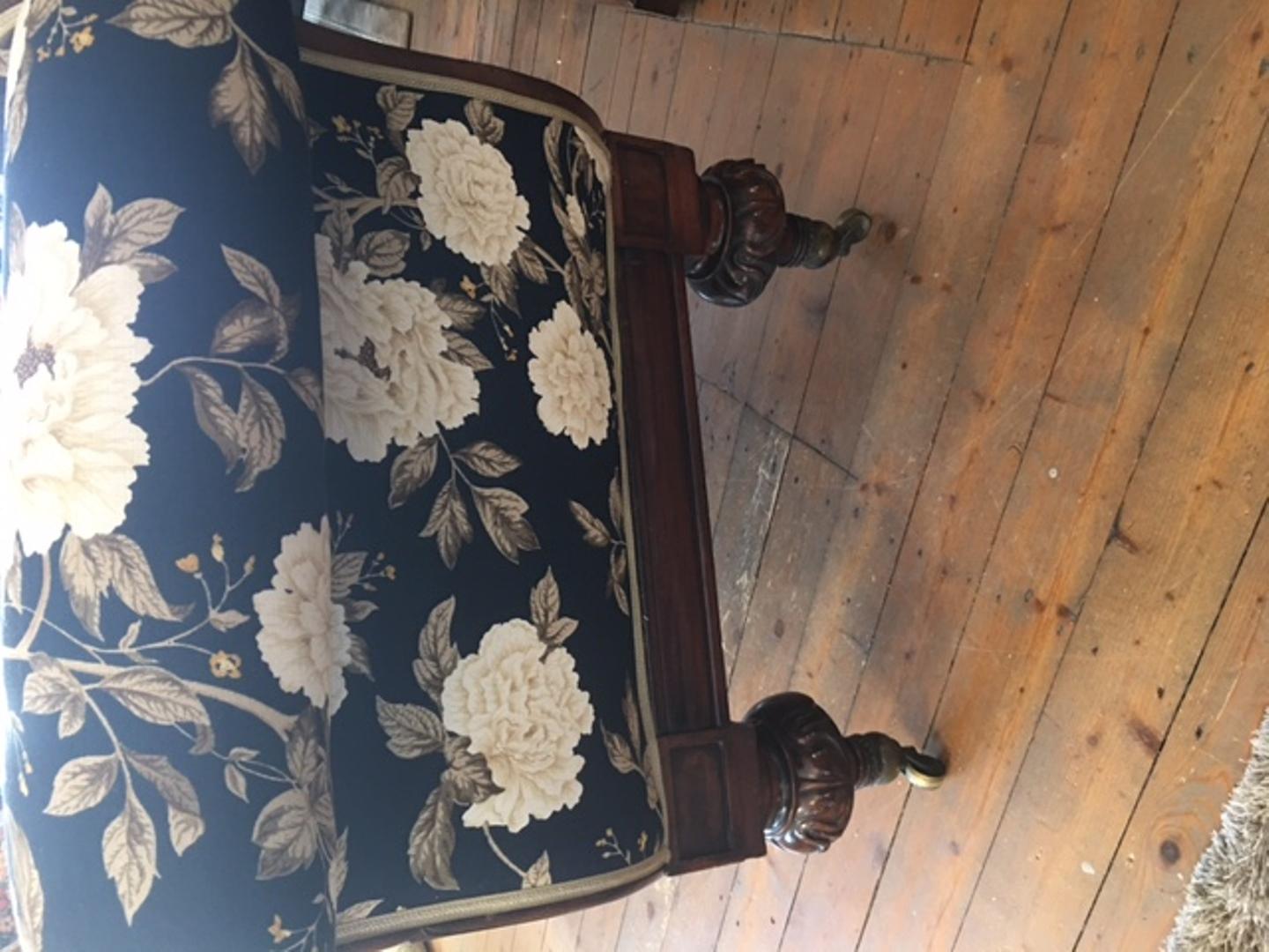 Walnut 19th Century Chaisse Longue Sofa