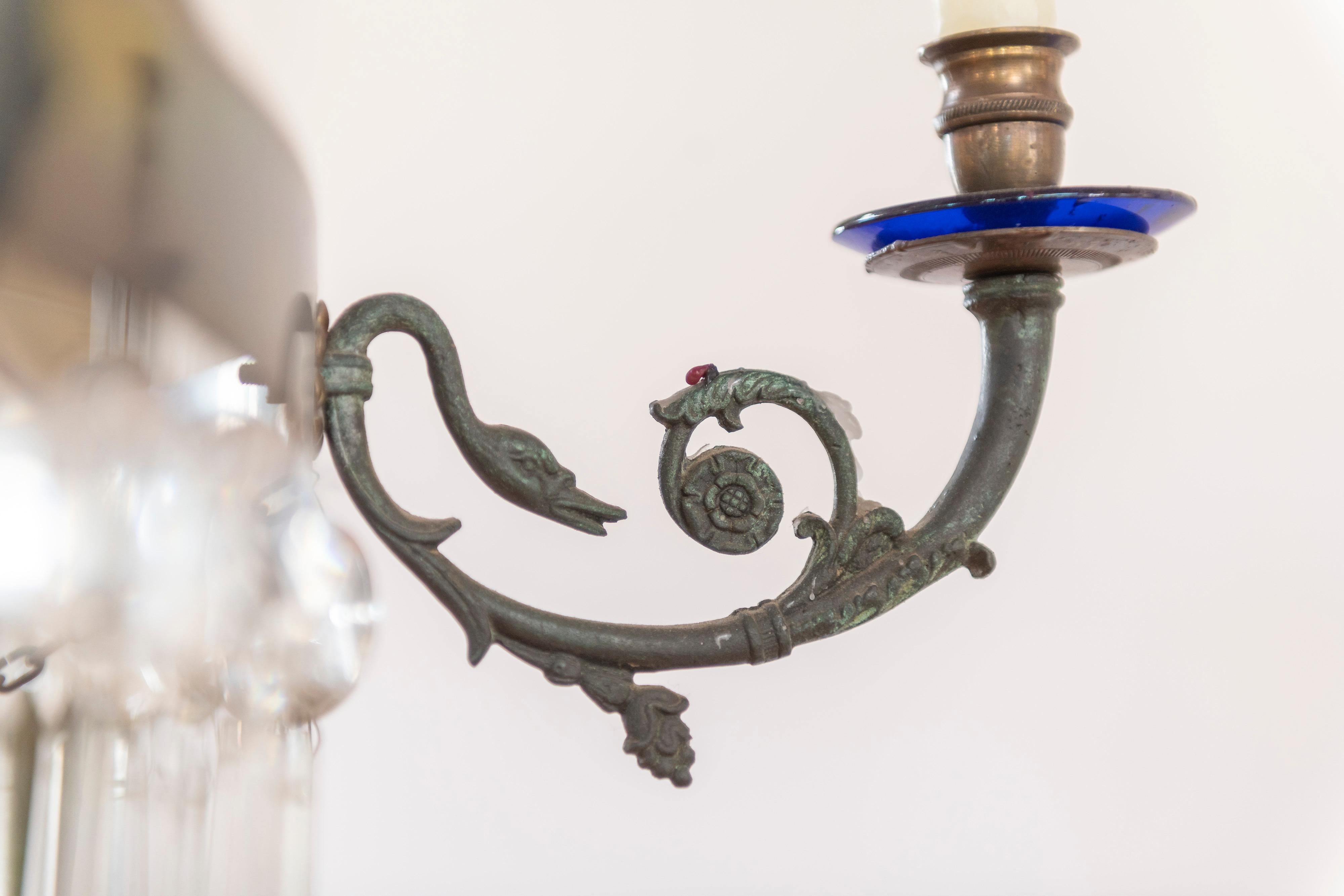 Lustre du 19ème siècle en laiton avec cristal taillé et accents en verre cobalt en vente 3