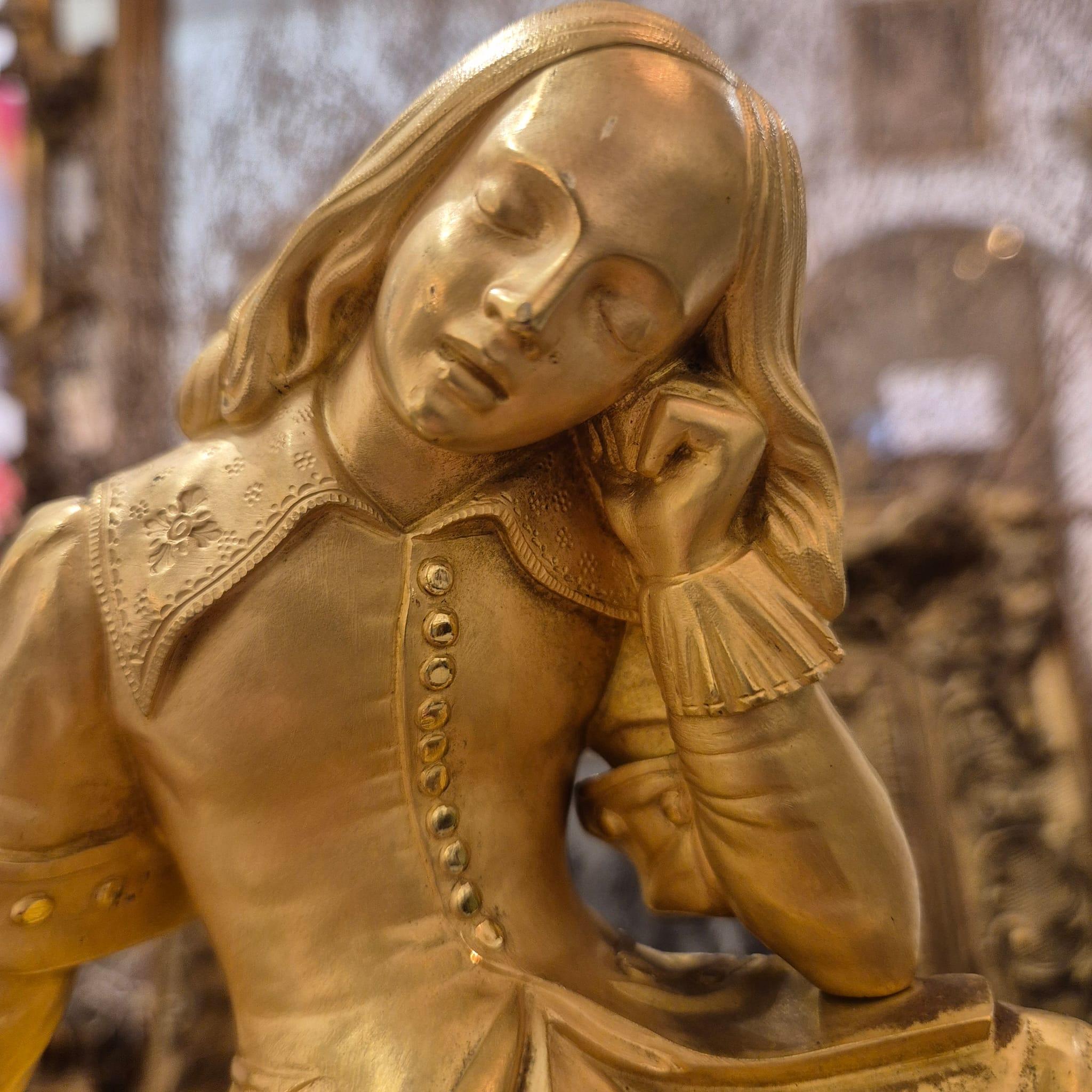 19th Century Charles X Clock with a Statue of a Romantic Young Nobleman. In Good Condition For Sale In NICE, FR