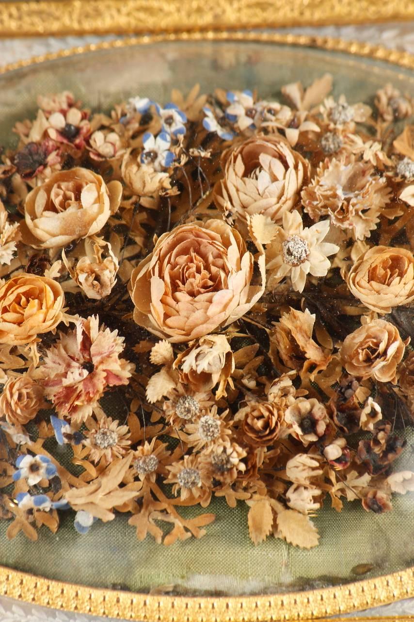 Doré boîte en bronze doré et nacre avec fleurs:: Charles X:: 19ème siècle en vente