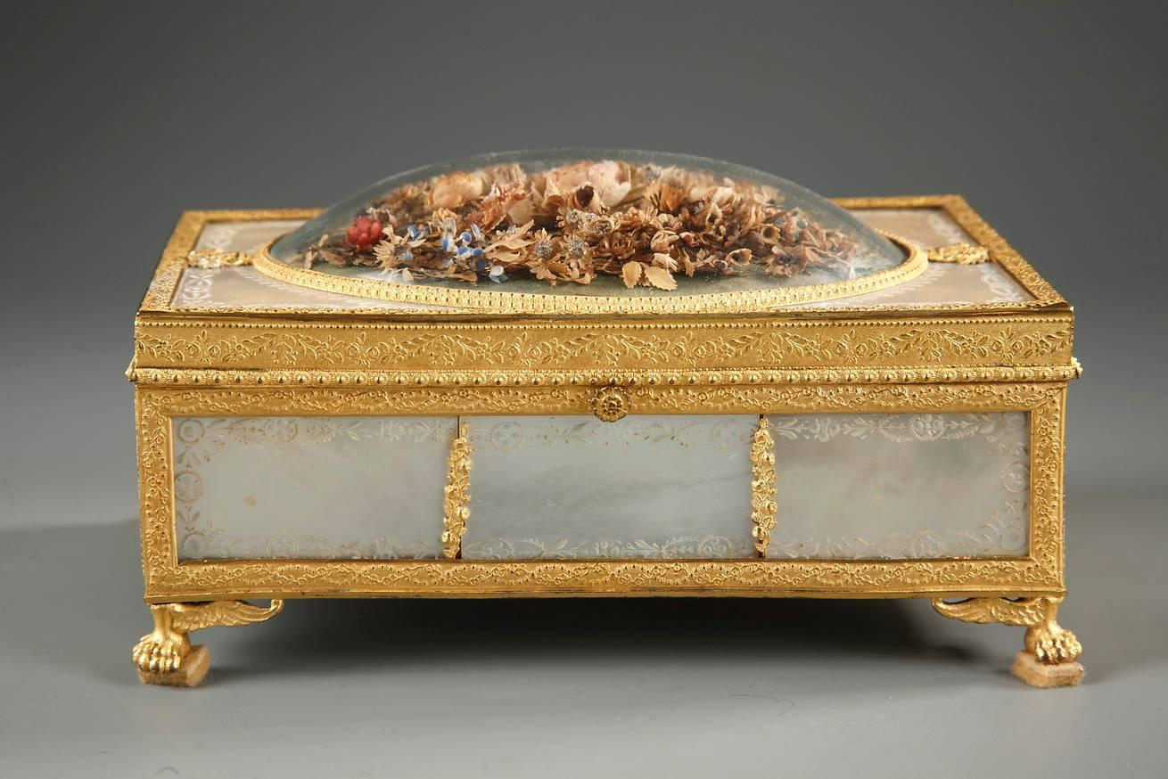 19th Century Charles X Gilt Bronze and Mother of Pearl Box with Flowers For Sale 3