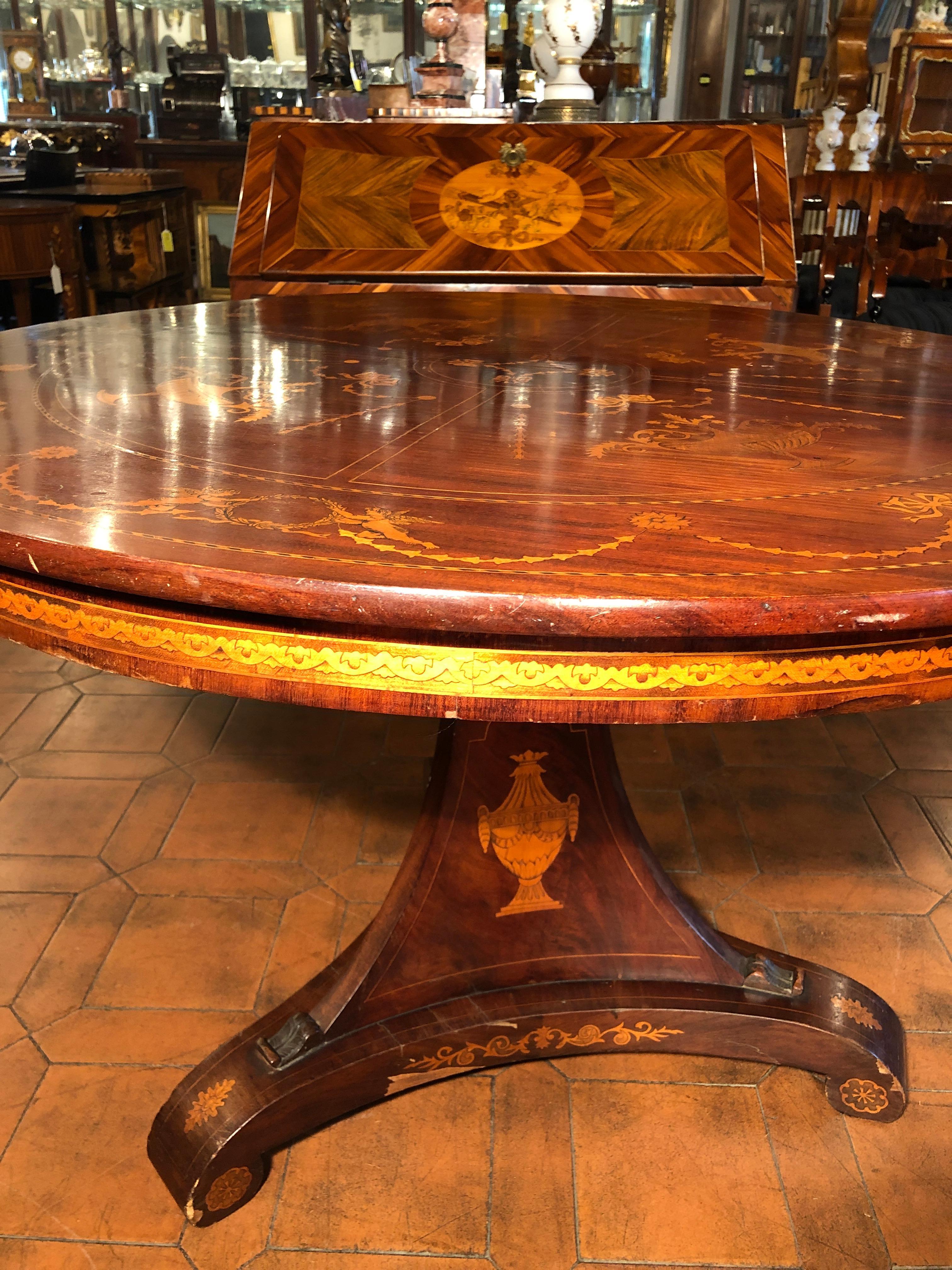 19th Century Charles X Mahogany Inlaid Round Table, 1850s In Good Condition In Roma, RM