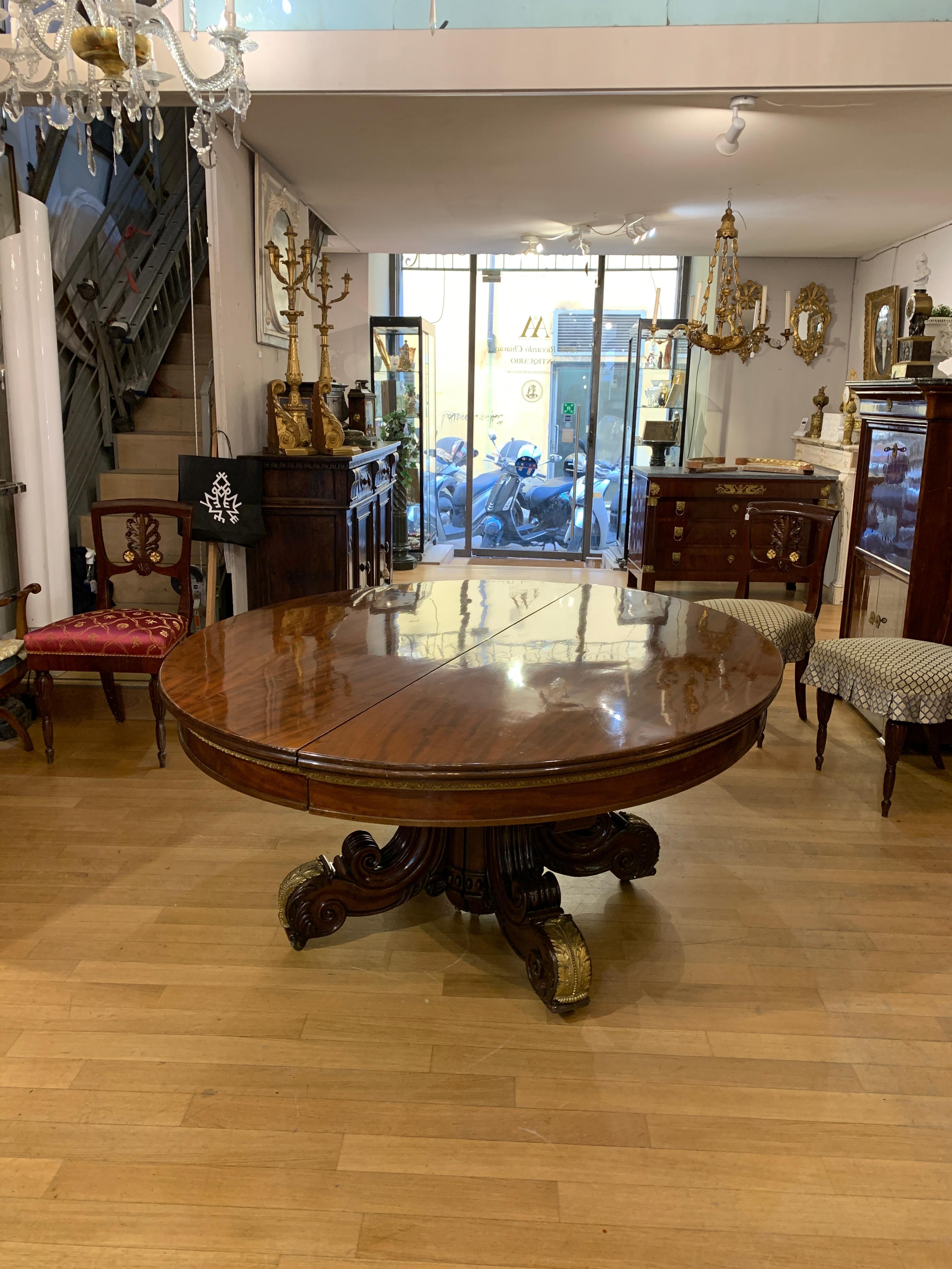 19th CENTURY CHARLES X OVAL TABLE IN SOLID MAHOGANY  For Sale 5