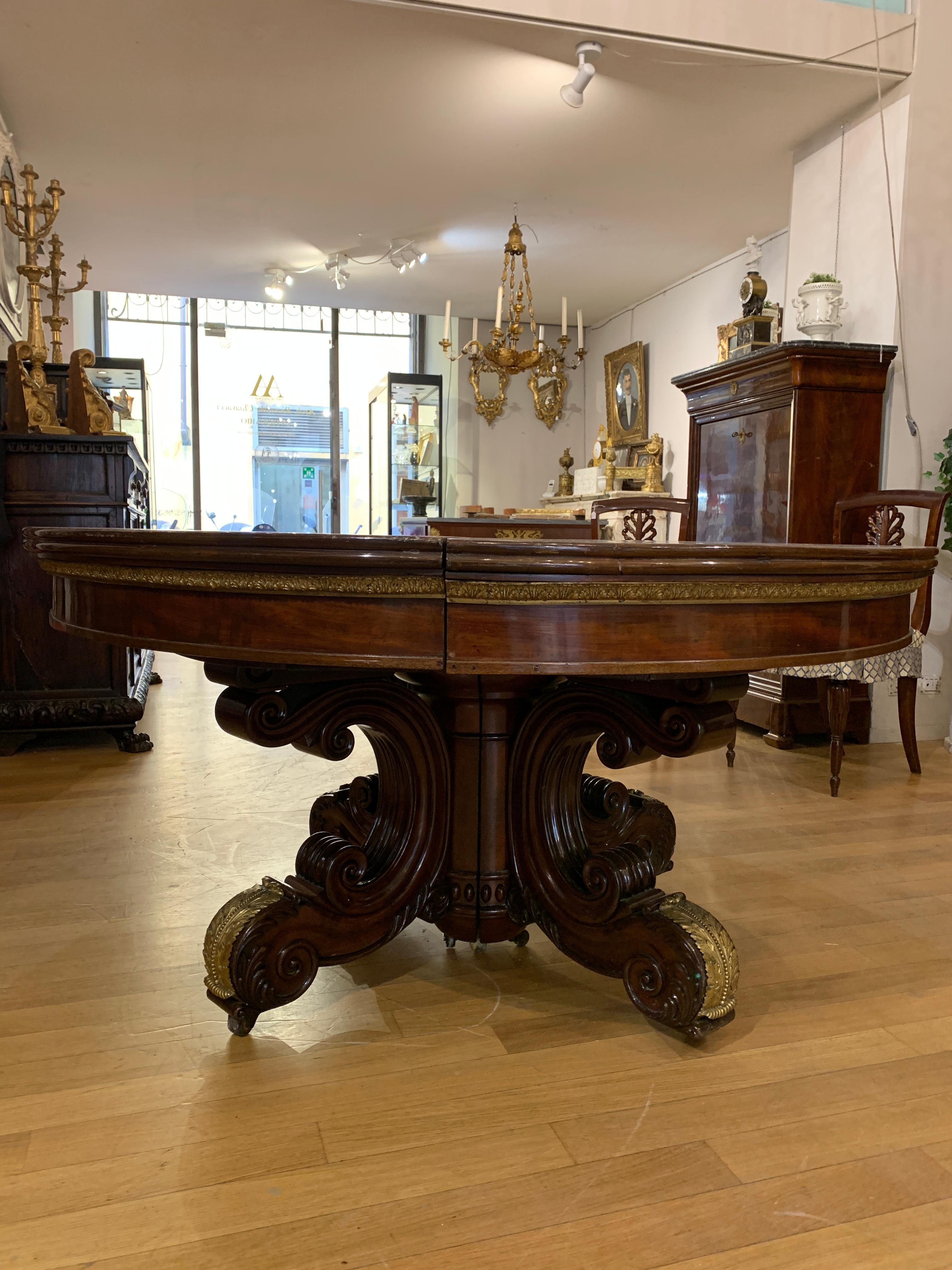 19th CENTURY CHARLES X OVAL TABLE IN SOLID MAHOGANY  For Sale 7